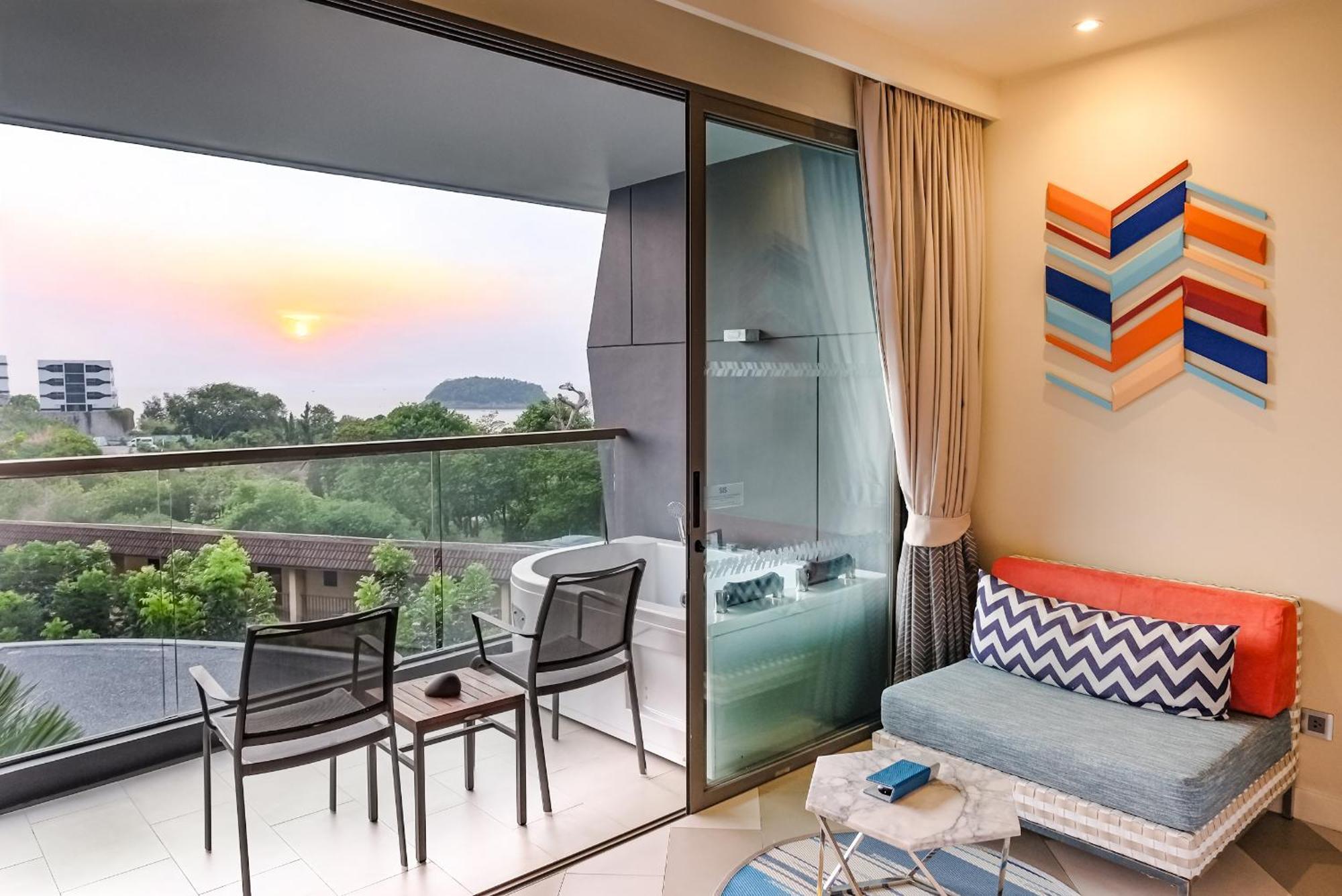 SIS-Double or Twin with Spa Bath & Partial Sea View