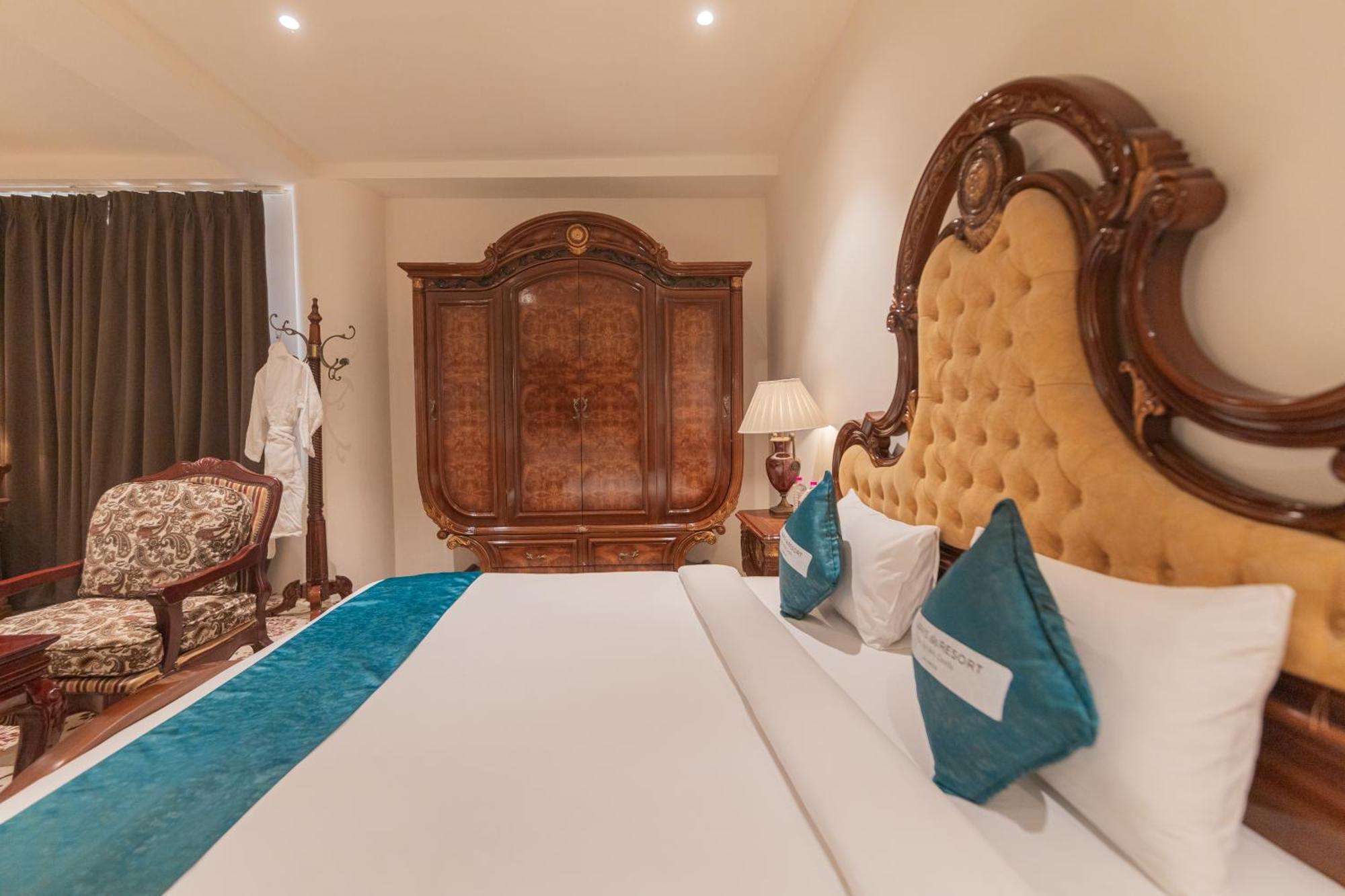 Family Room: 10% off on Food & Beverage services, Guaranteed Early check-in & Late check-out