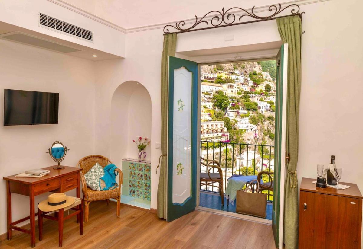 Deluxe Double Room with Balcony and Sea View