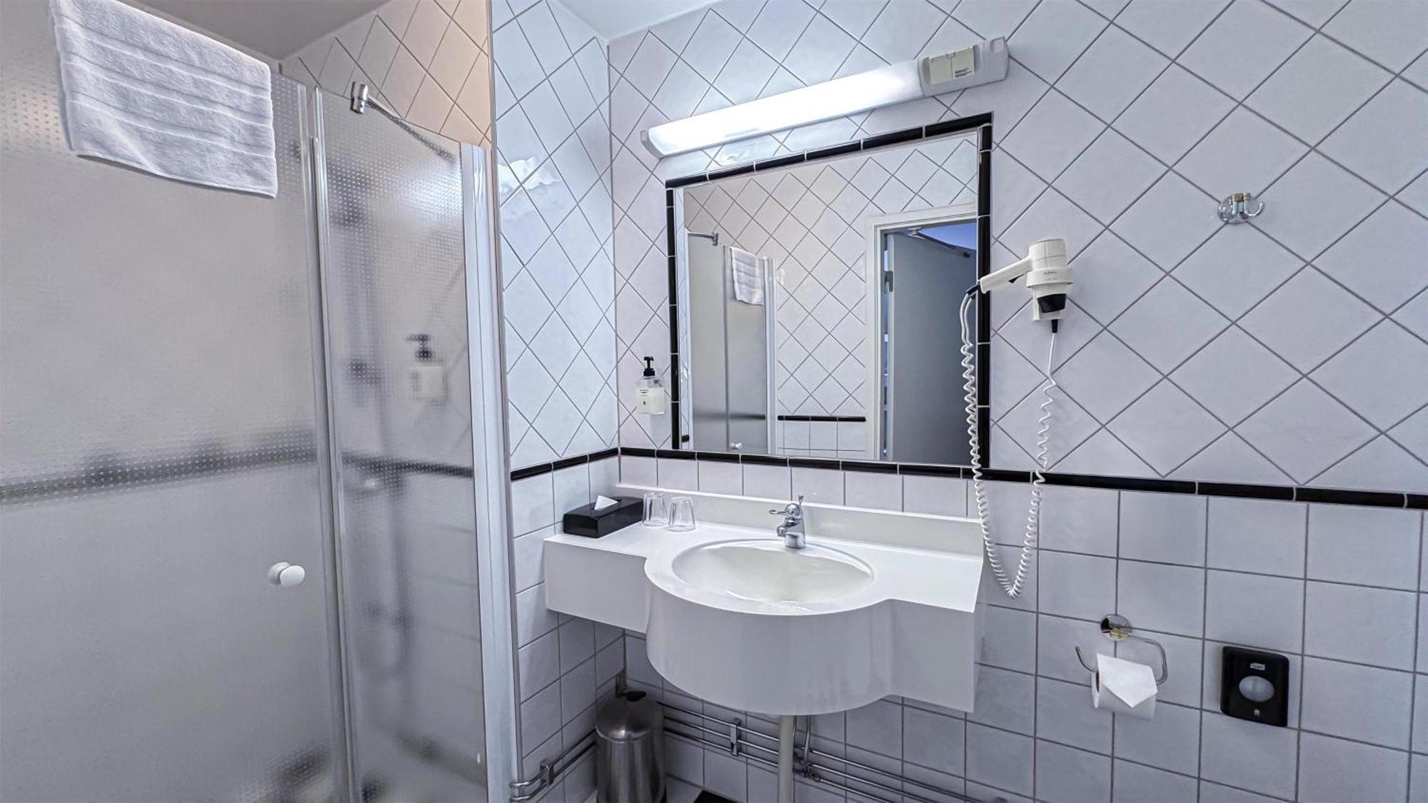 Chambre Familiale avec 2 Lits Simples, 1 Lit Superposé Simple et 1 Canapé-Lit - Non-Fumeurs