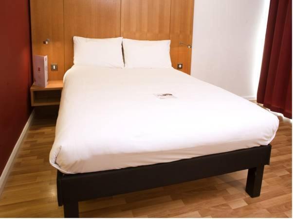 Quarto com 2 Camas de Solteiro