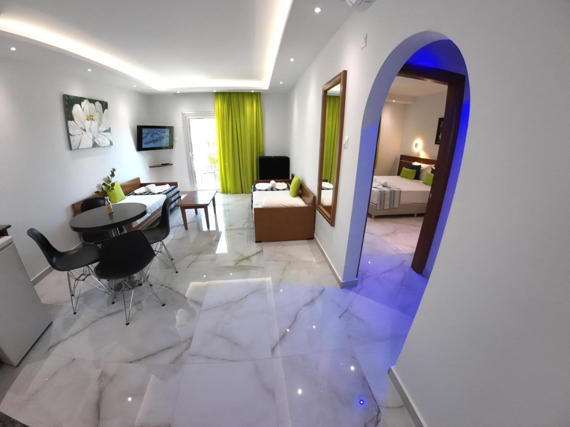 Deluxe Apartment