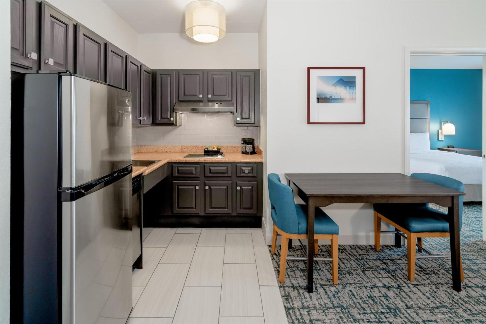 Queen Suite with Roll-In Shower - Mobility and Hearing Access/Non-Smoking