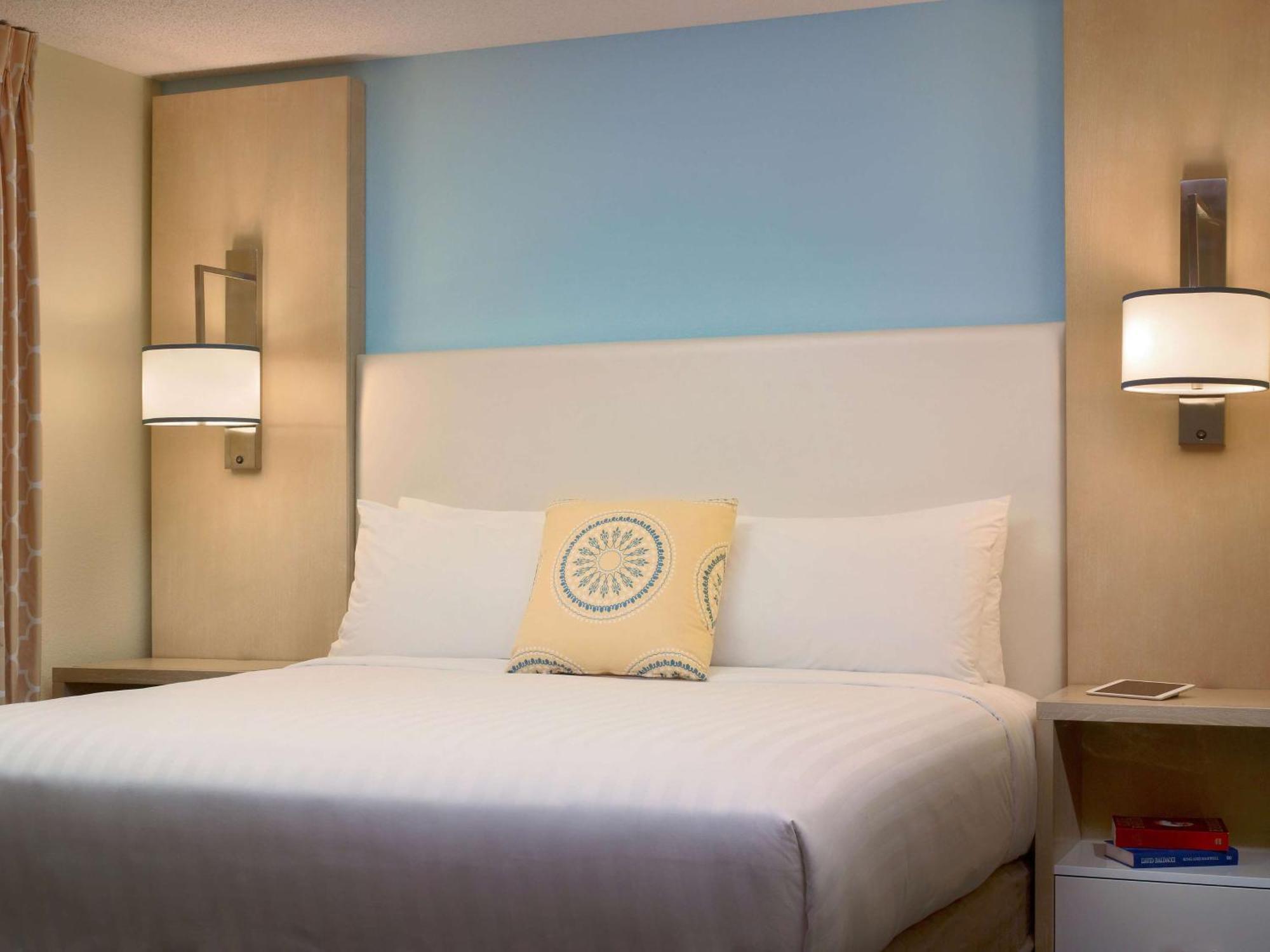 Studio Suite - King - Fireplace - Hearing Accessible