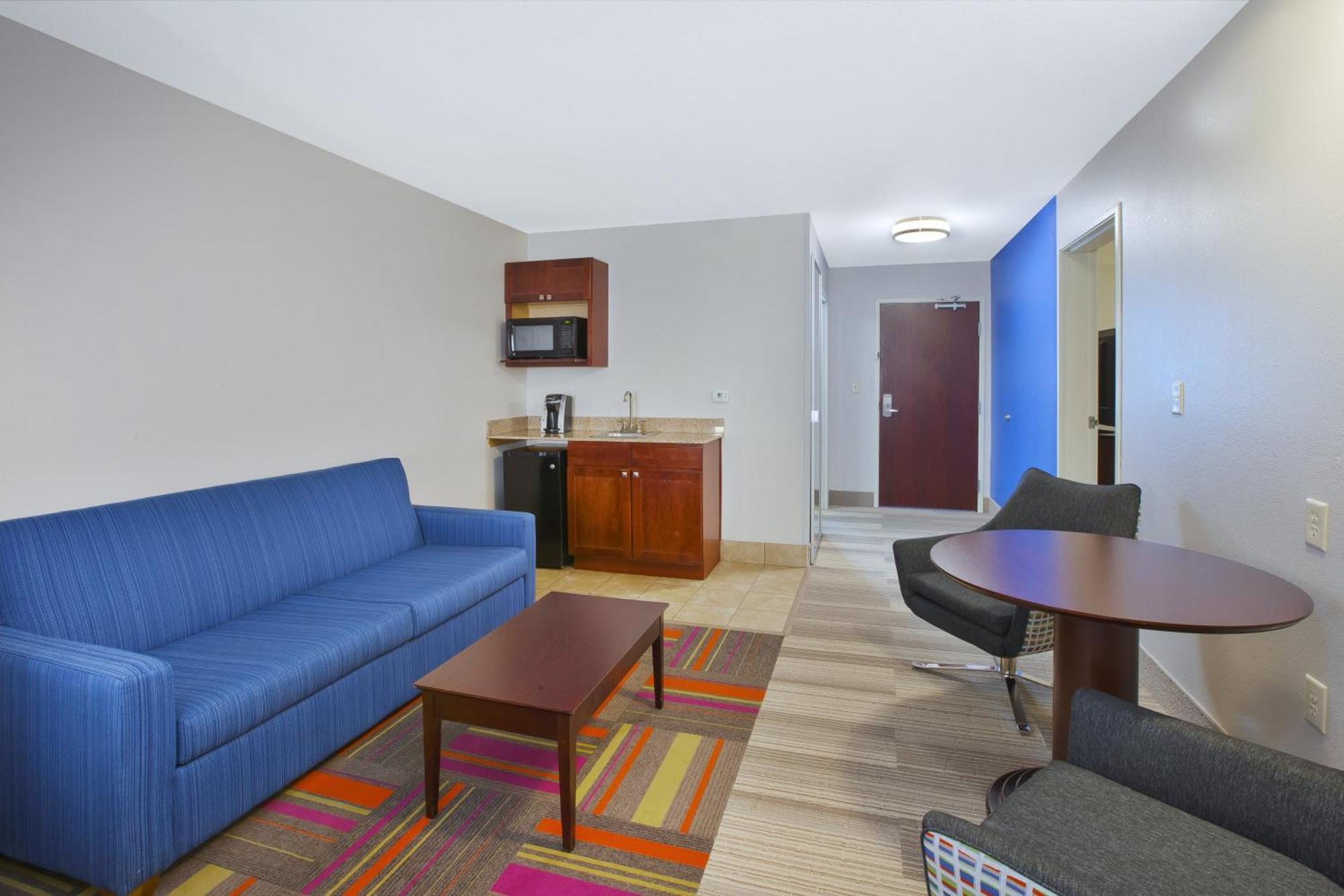 Queen Suite Two Queen Beds Sofa Bed Extra Floor Space