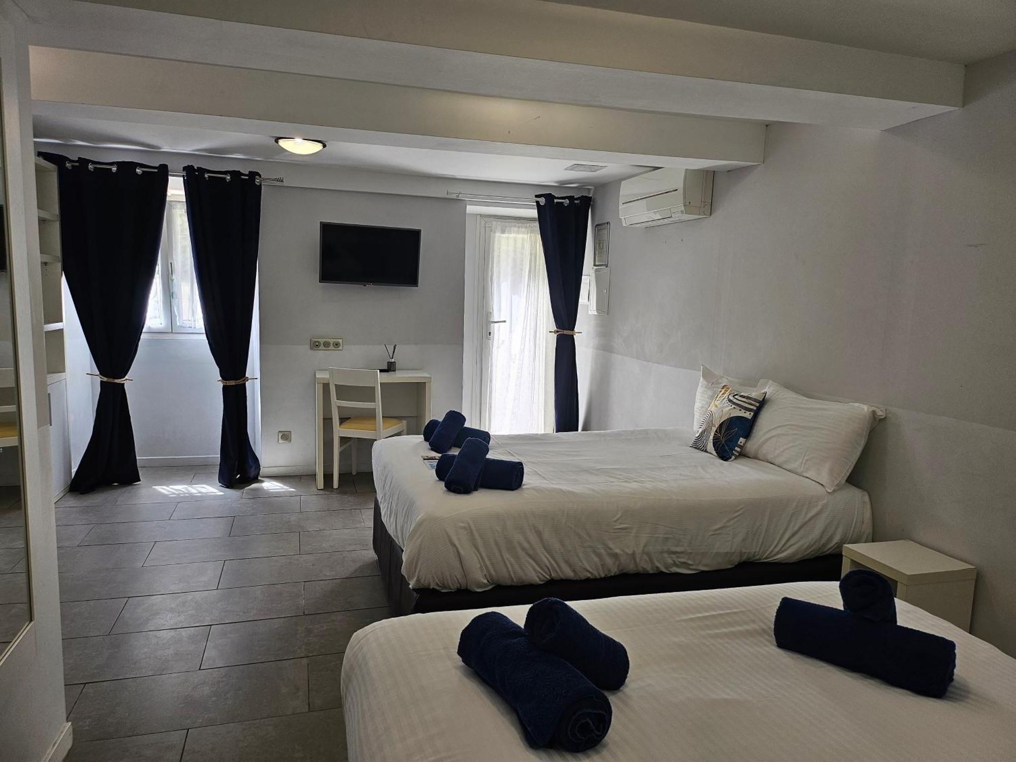 Quadruple Room with private bathroom - Partial Basement- parking side,1666657057:JPEG