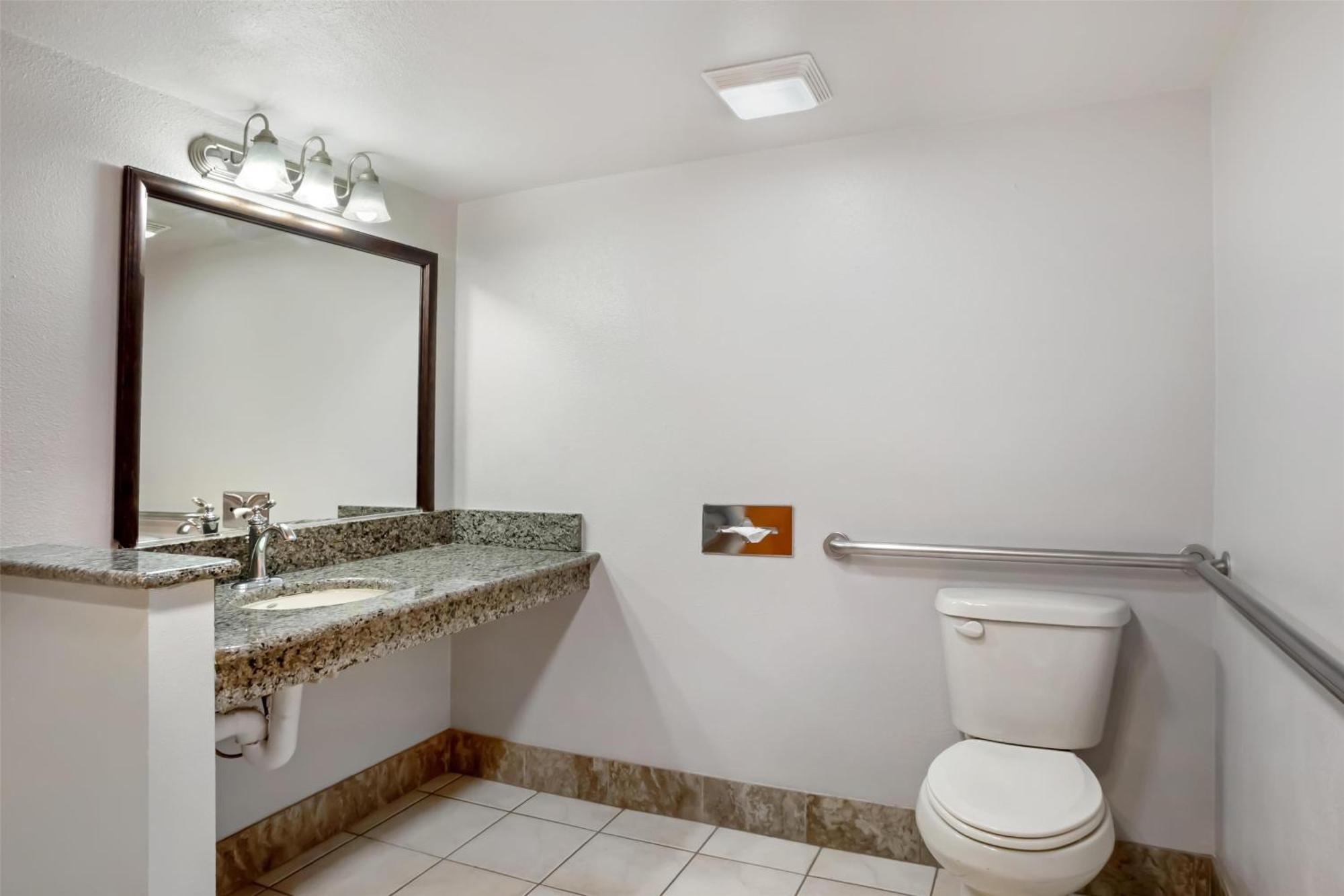 King Room with Roll-in Shower - Disability Access/Non-Smoking