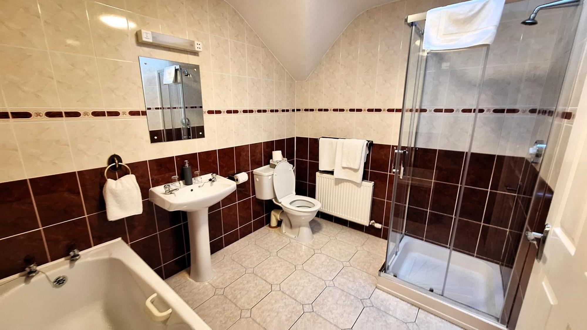 Family Room,1666663145:JPEG