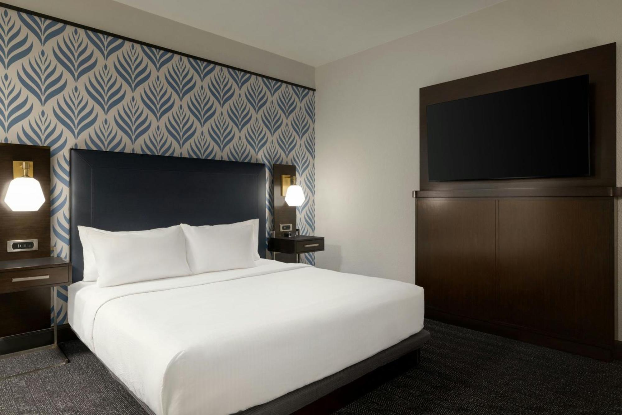 King Room Hearing Accessible or Low Floor,1666685608:JPEG