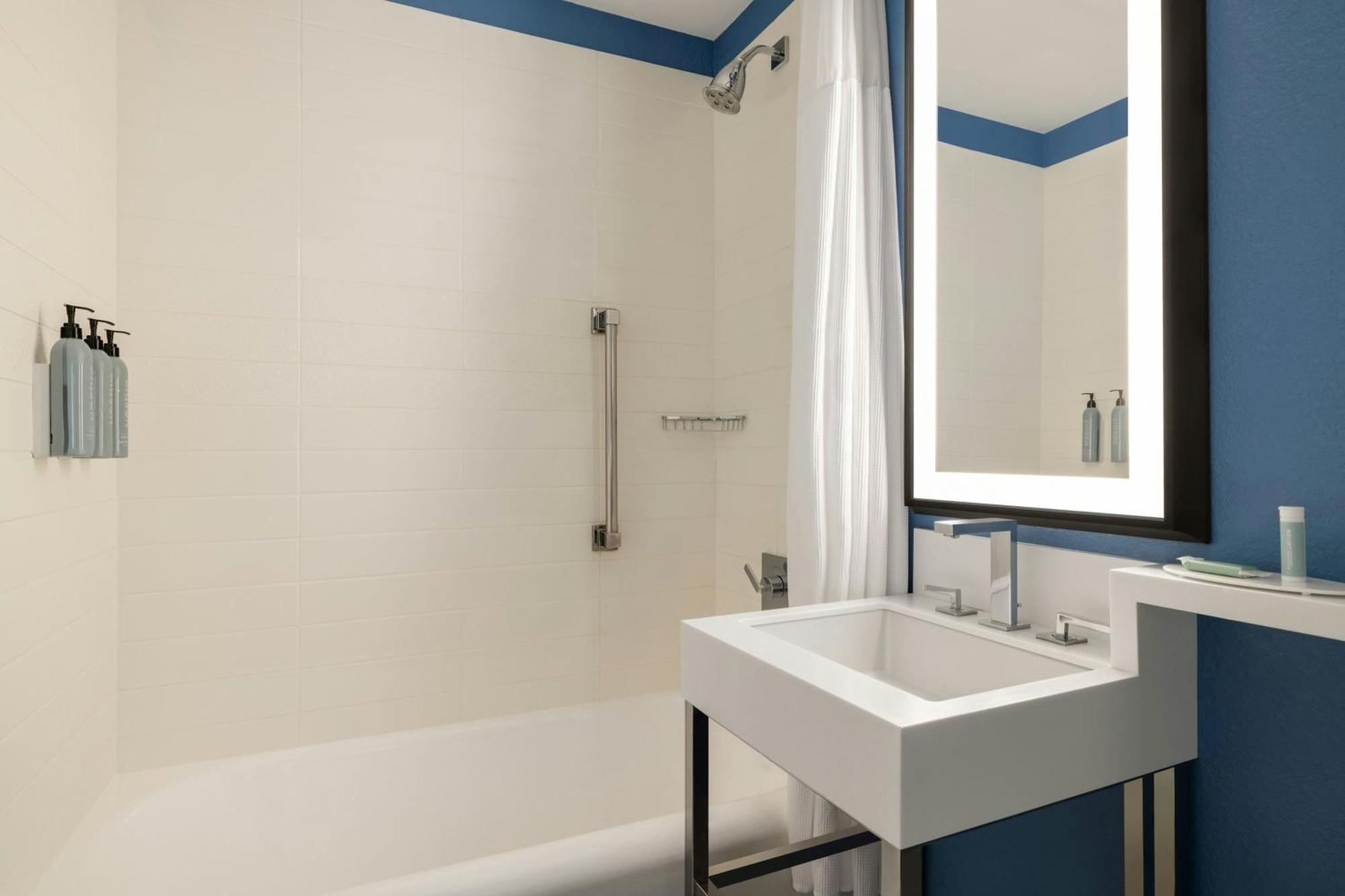 King Room Adapted Tub City View Mobility Hearing Accessible