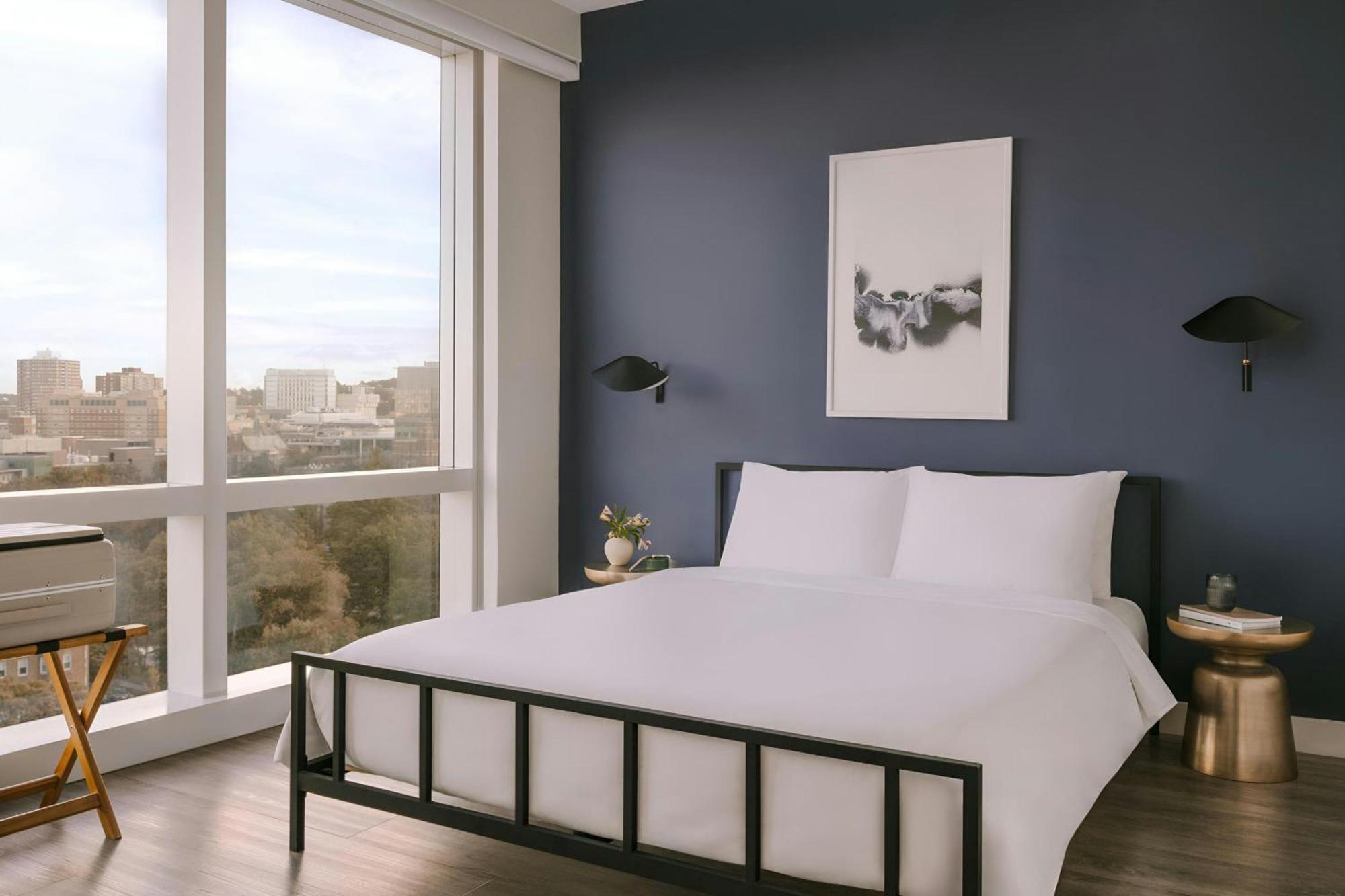 Three Bedroom King Queen Virtual Front Desk