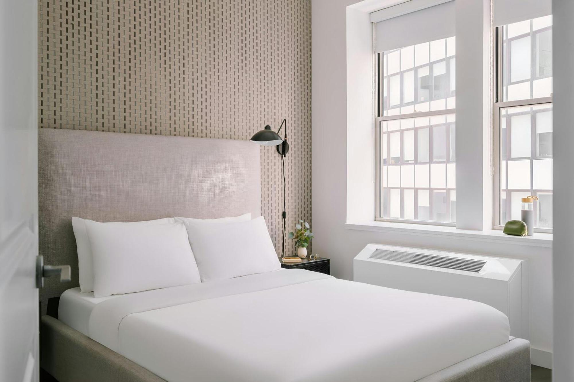 One-Bedroom Apartment with Queen Bed,1666736389:JPEG