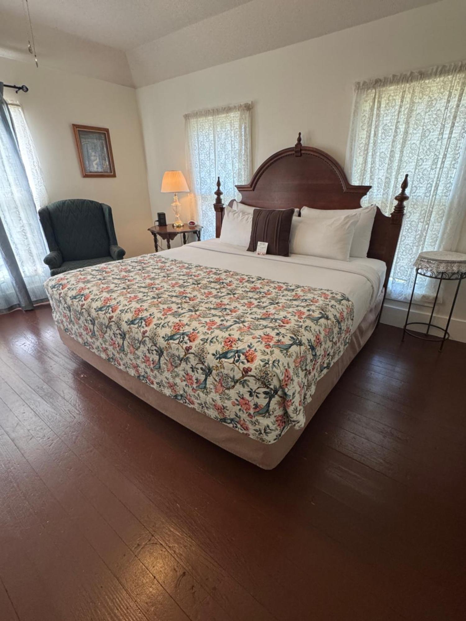 Standard King Room