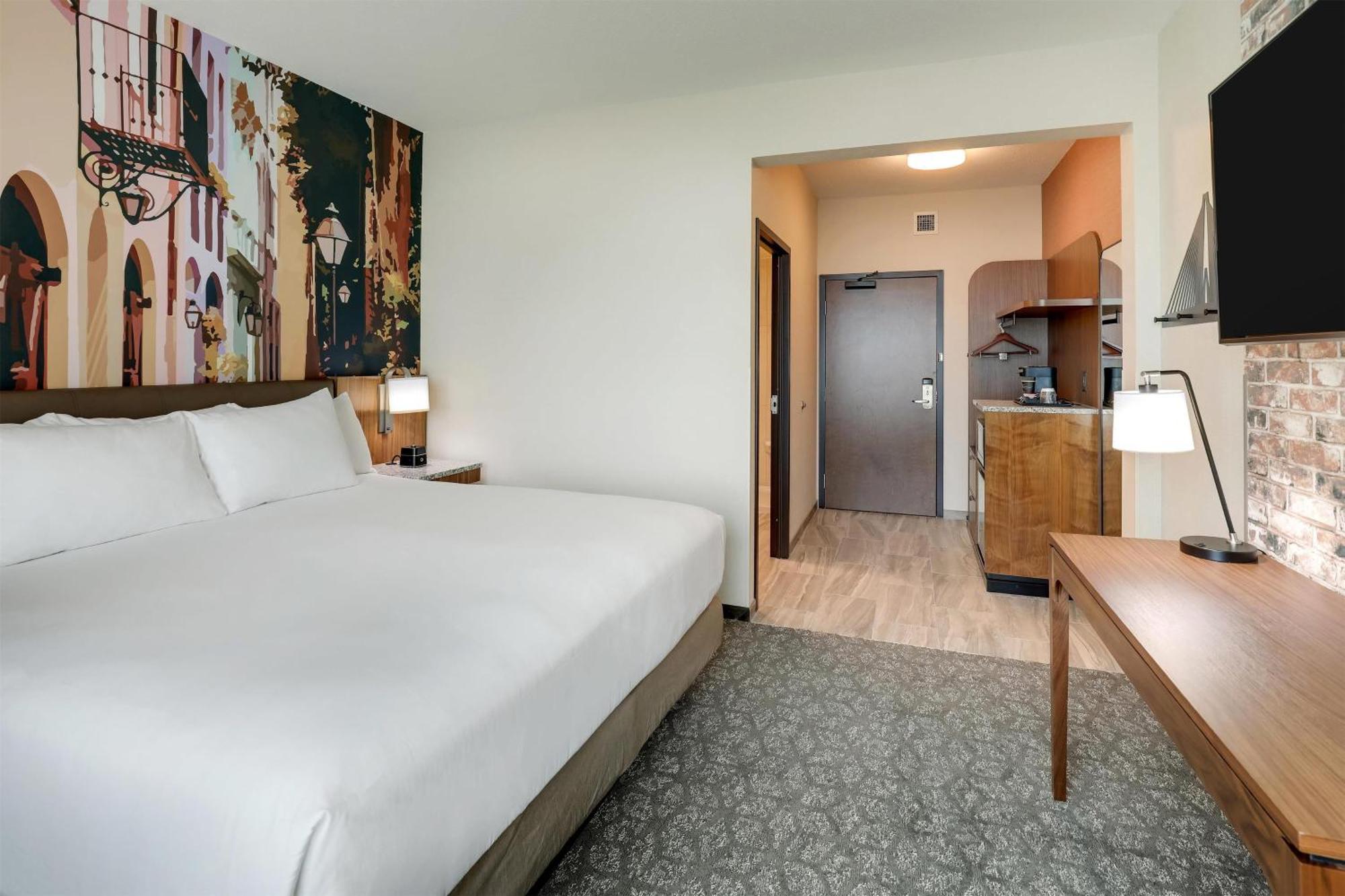 Deluxe King Room