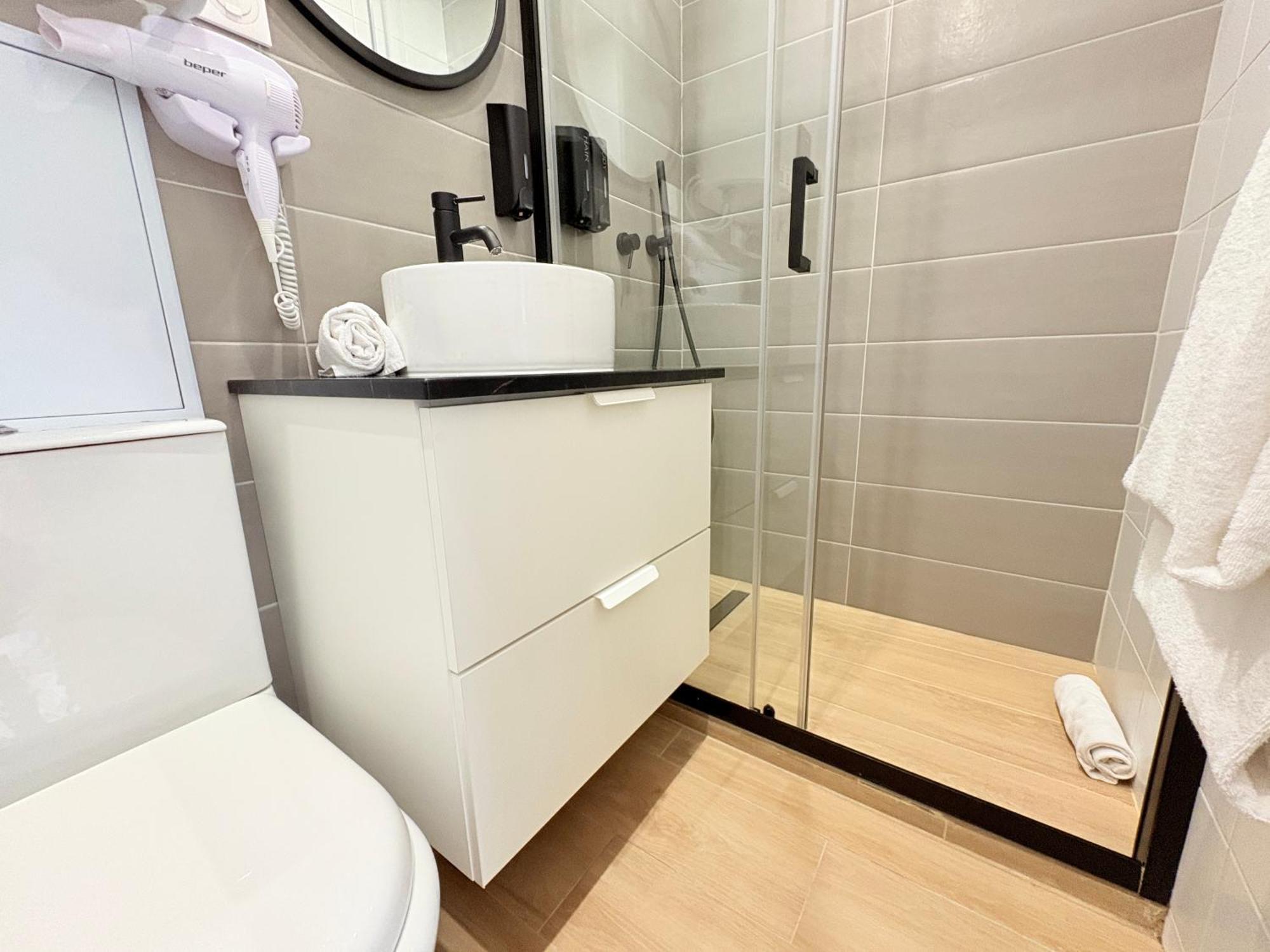 Deluxe One-Bedroom Apartment City View