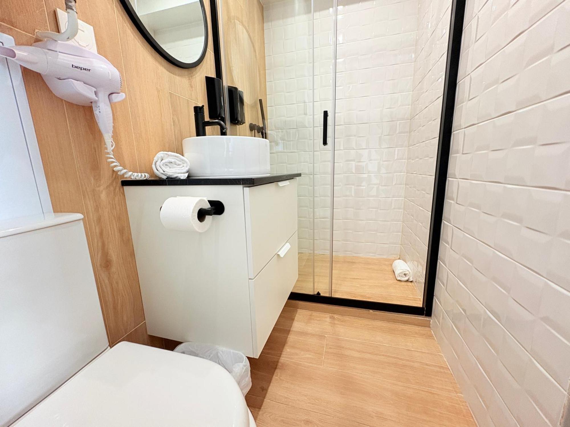 Deluxe One-Bedroom Apartment