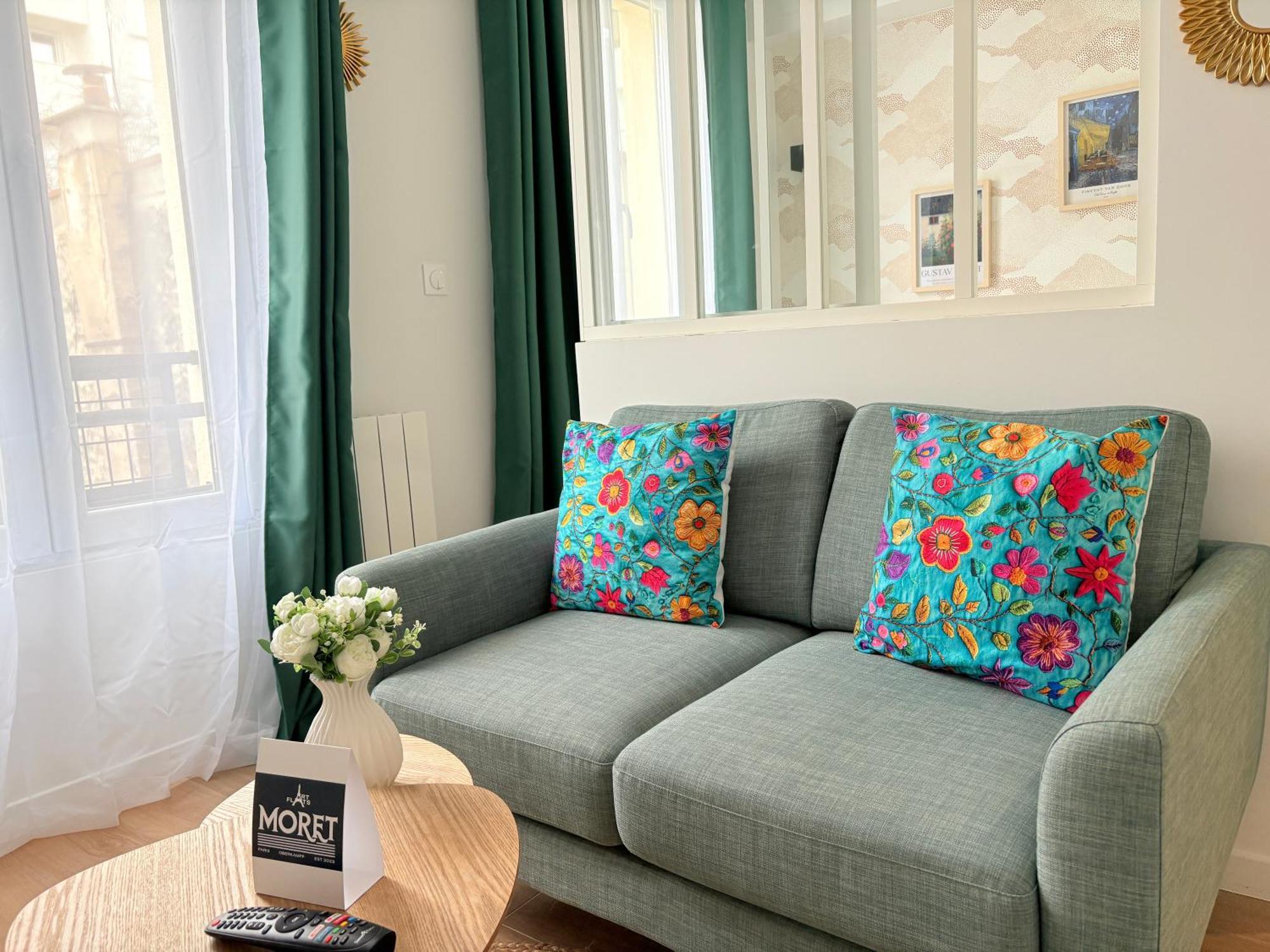 Deluxe One-Bedroom Apartment