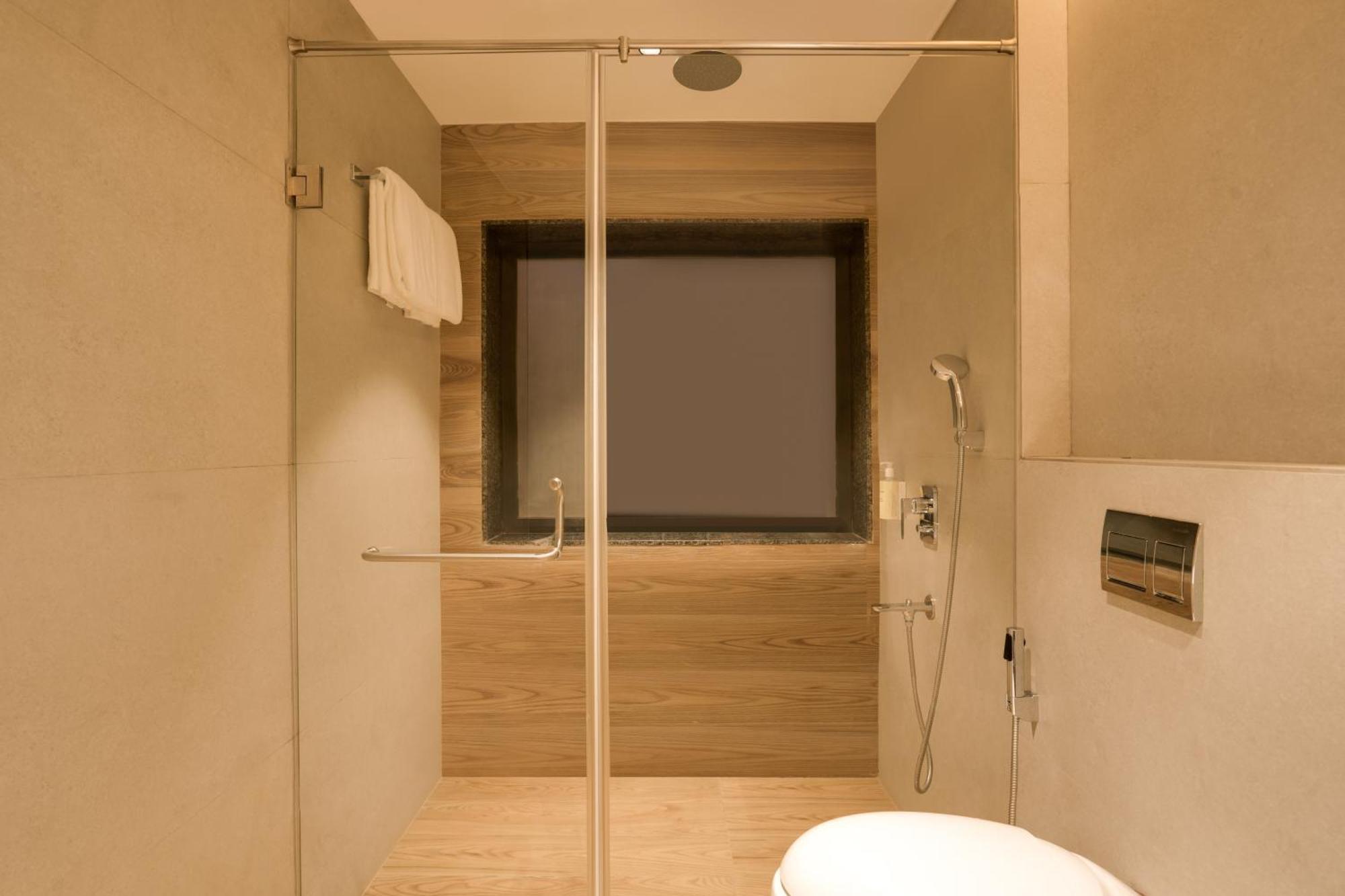 Deluxe Double Room with Balcony (Complimentary Hi-Tea)