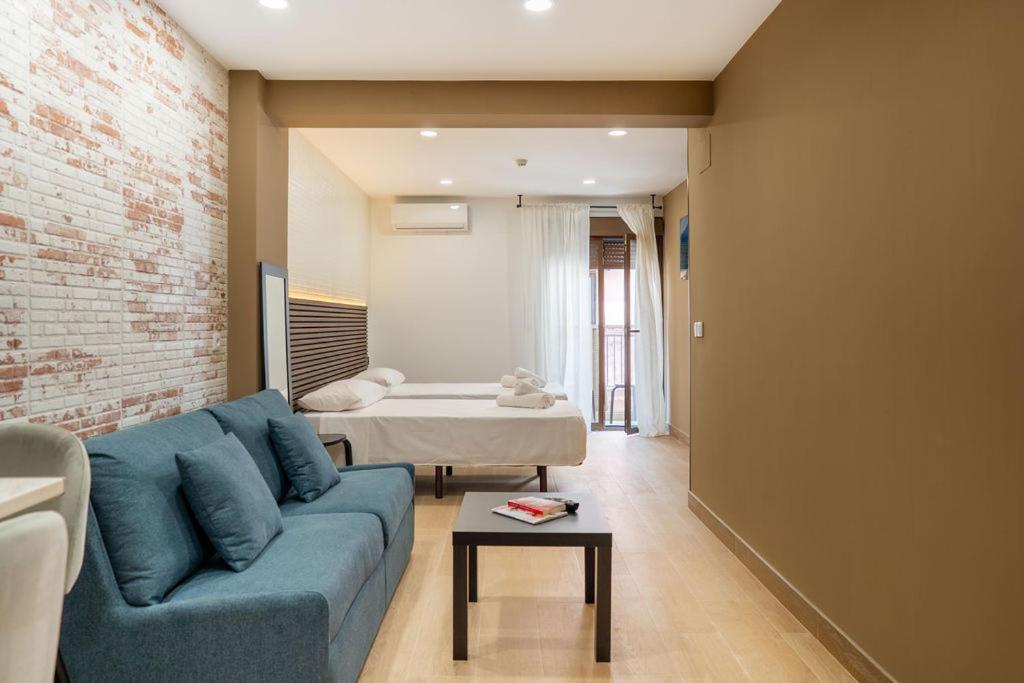 Estudio con balcón