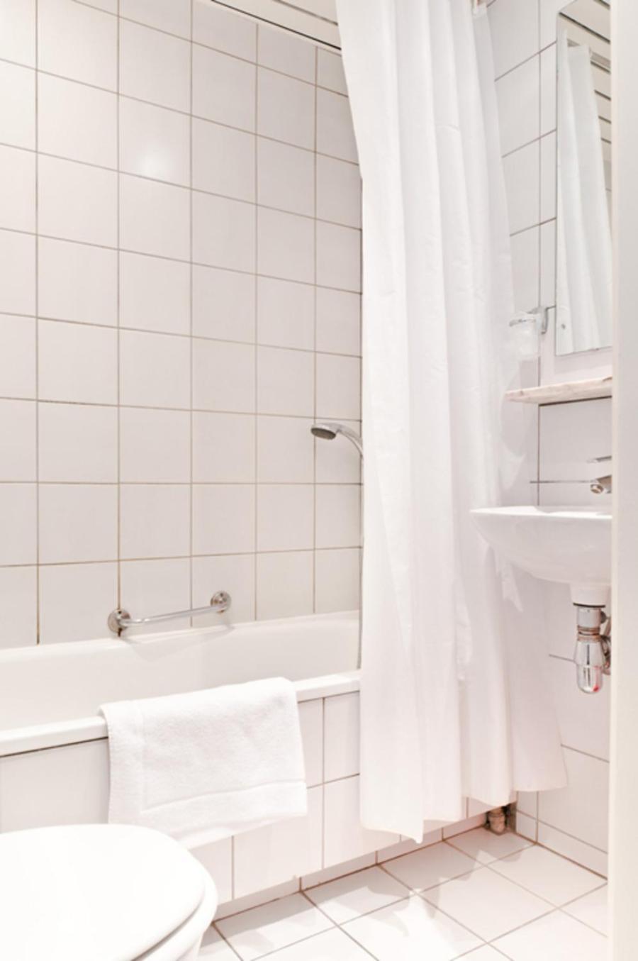 Small Double Room,1667426463:JPEG