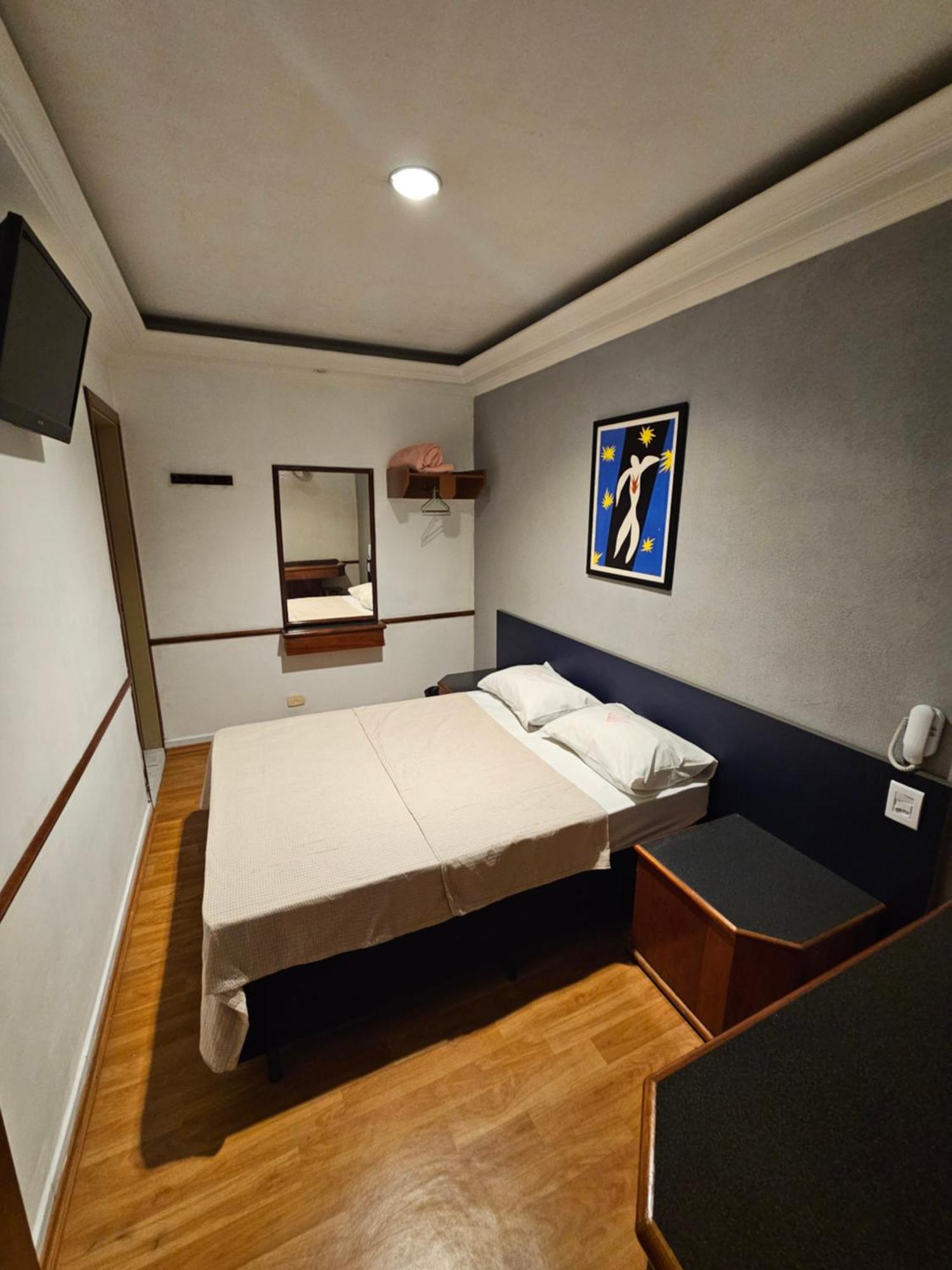 Quarto Individual Econômico