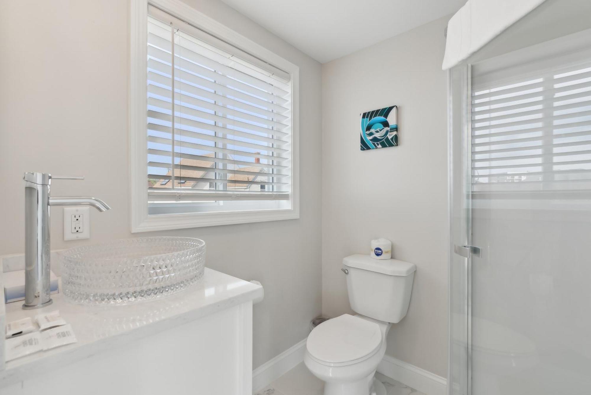 Deluxe Double Room with Side Sea View