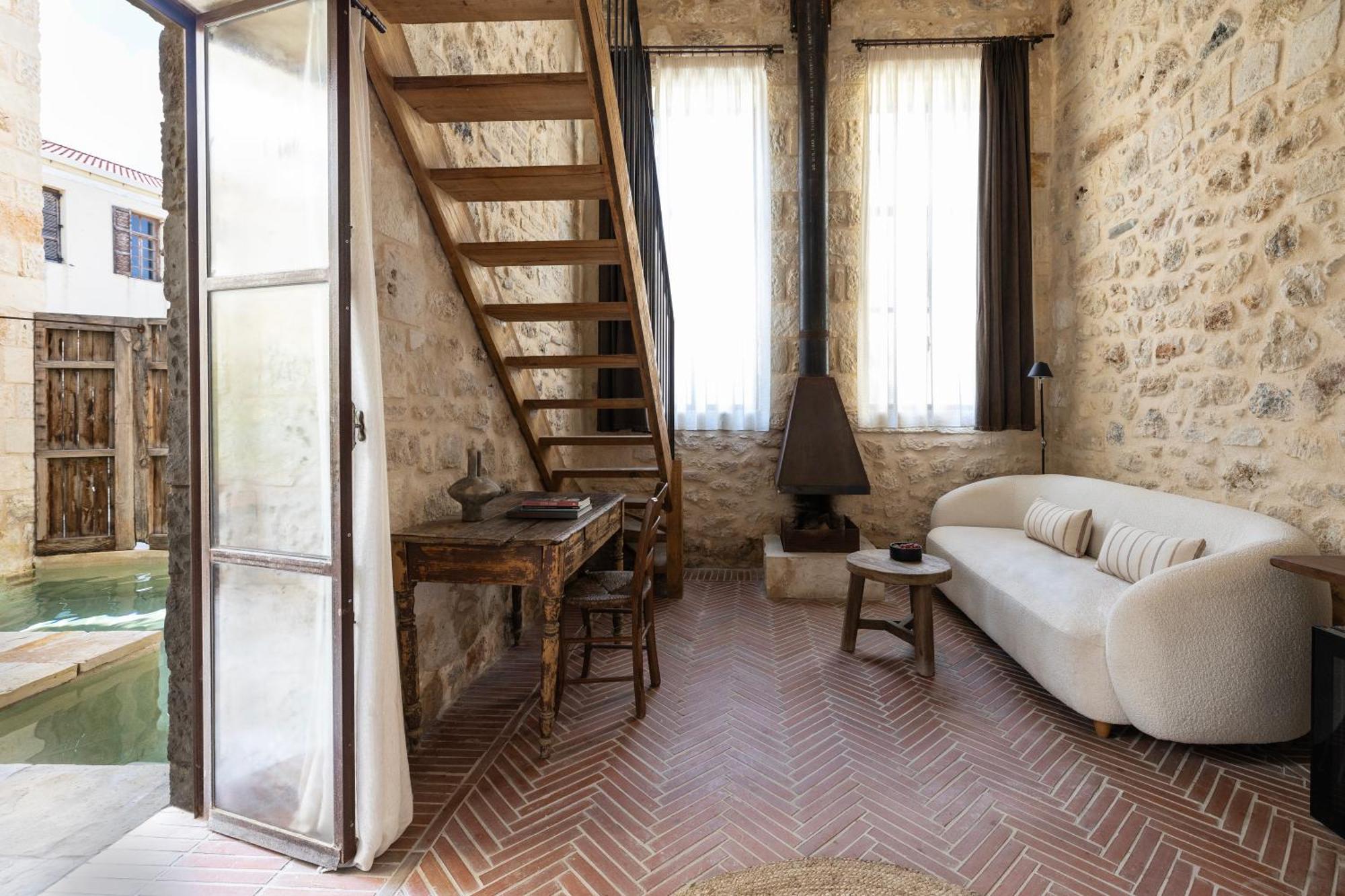 Suite with Private Heated Pool – Swim Up