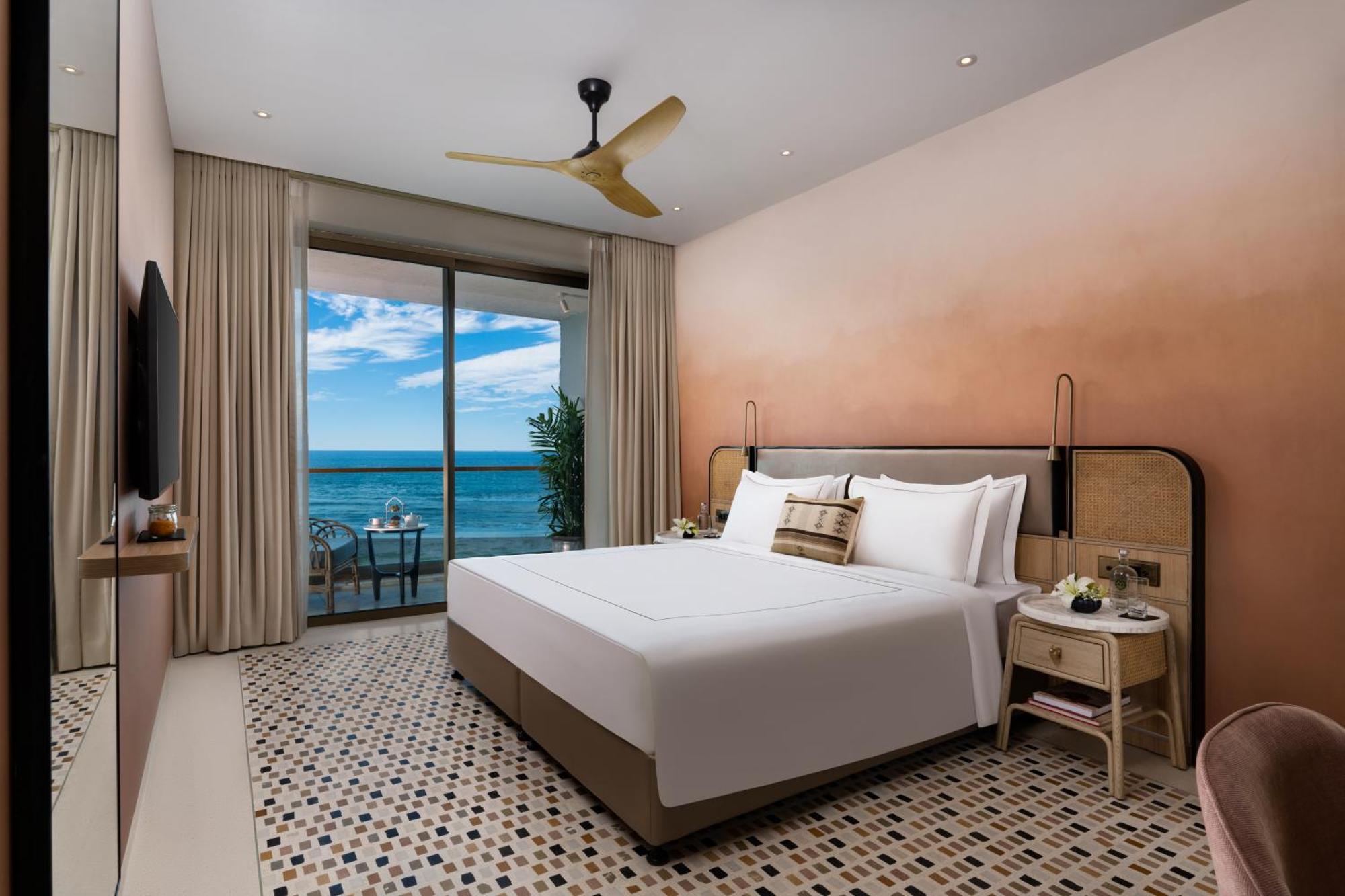 Executive Suite Sea View King Bed with Balcony