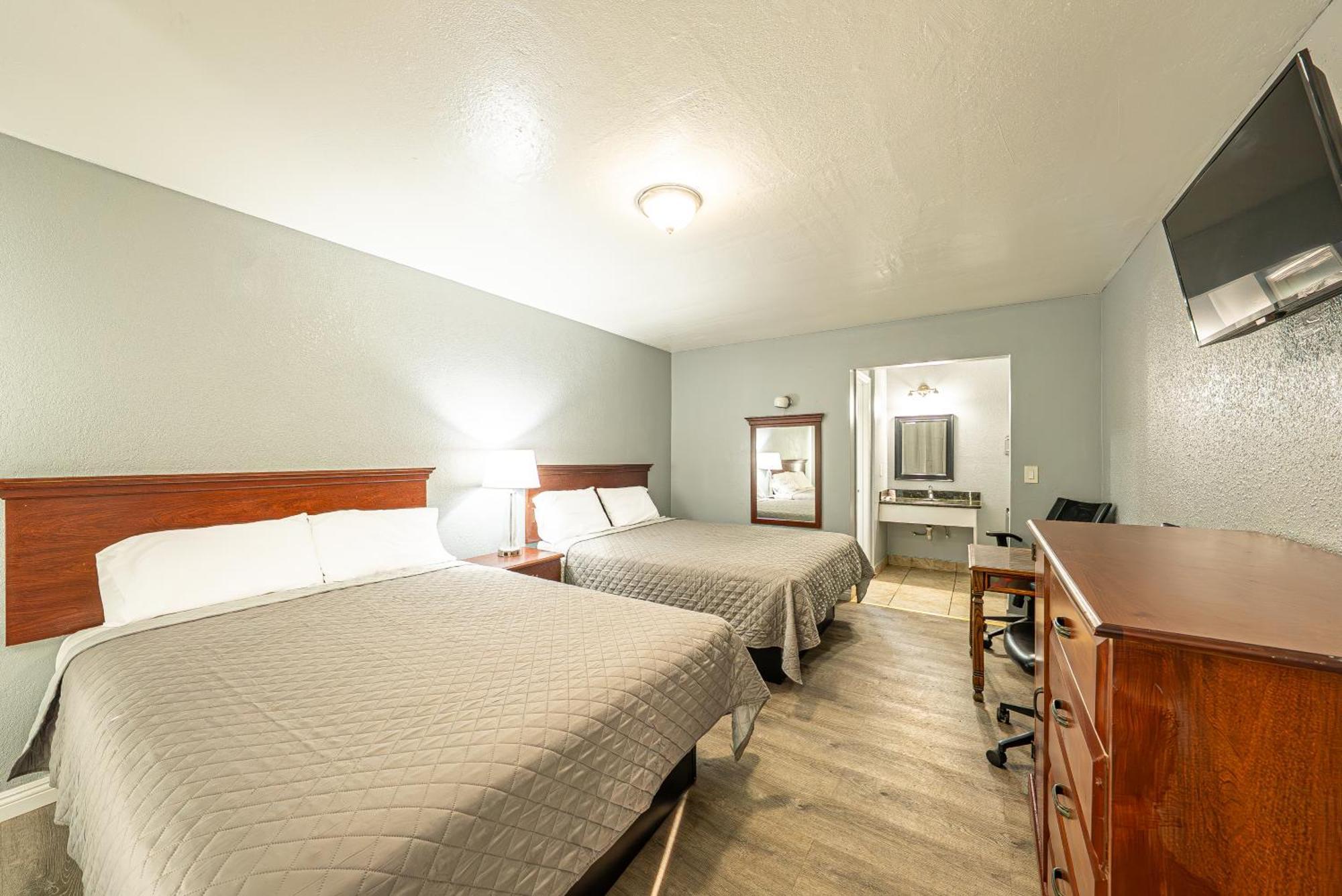 Deluxe Queen Room