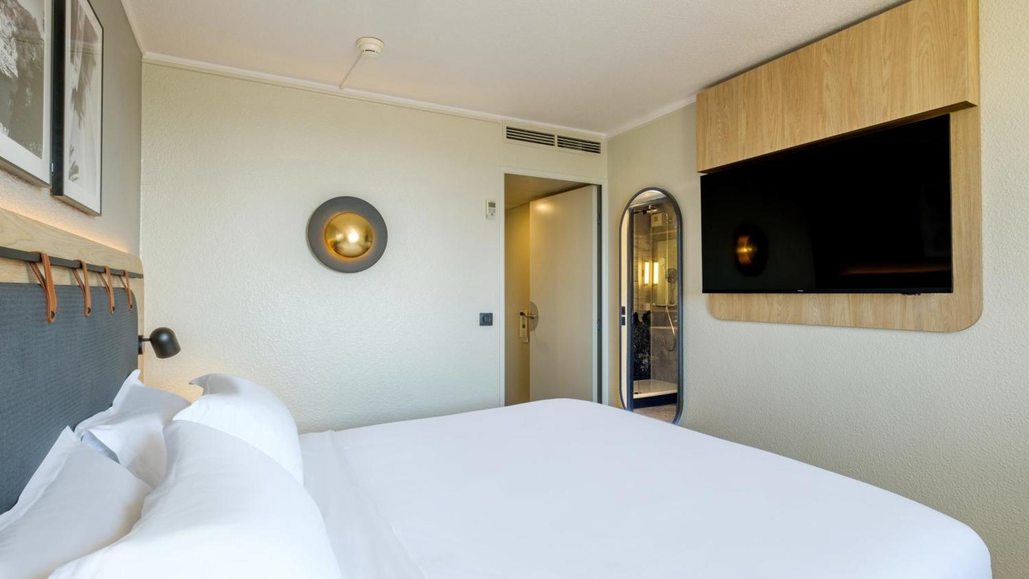 Superior Room 1 King Bed