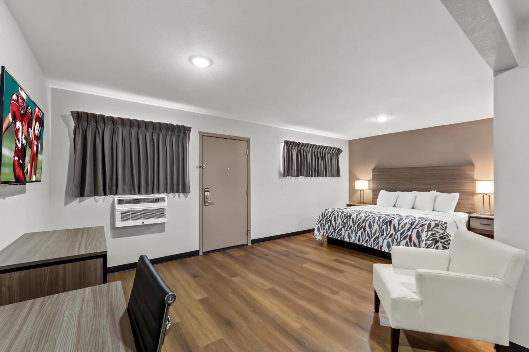 Deluxe King Room with Kitchenette Disability Access Non-Smoking