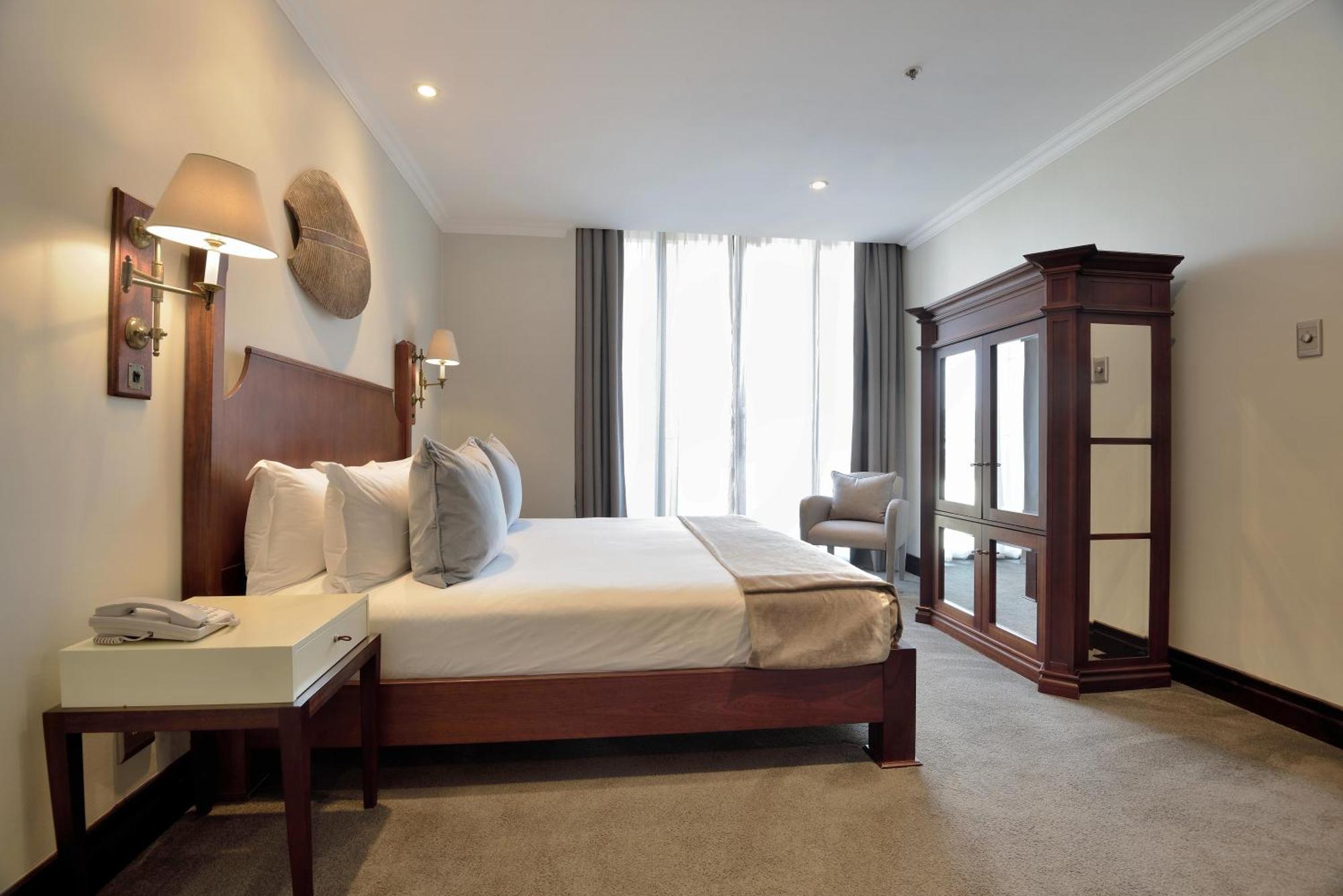 One-Bedroom Luxury Suite,1668065812:JPEG