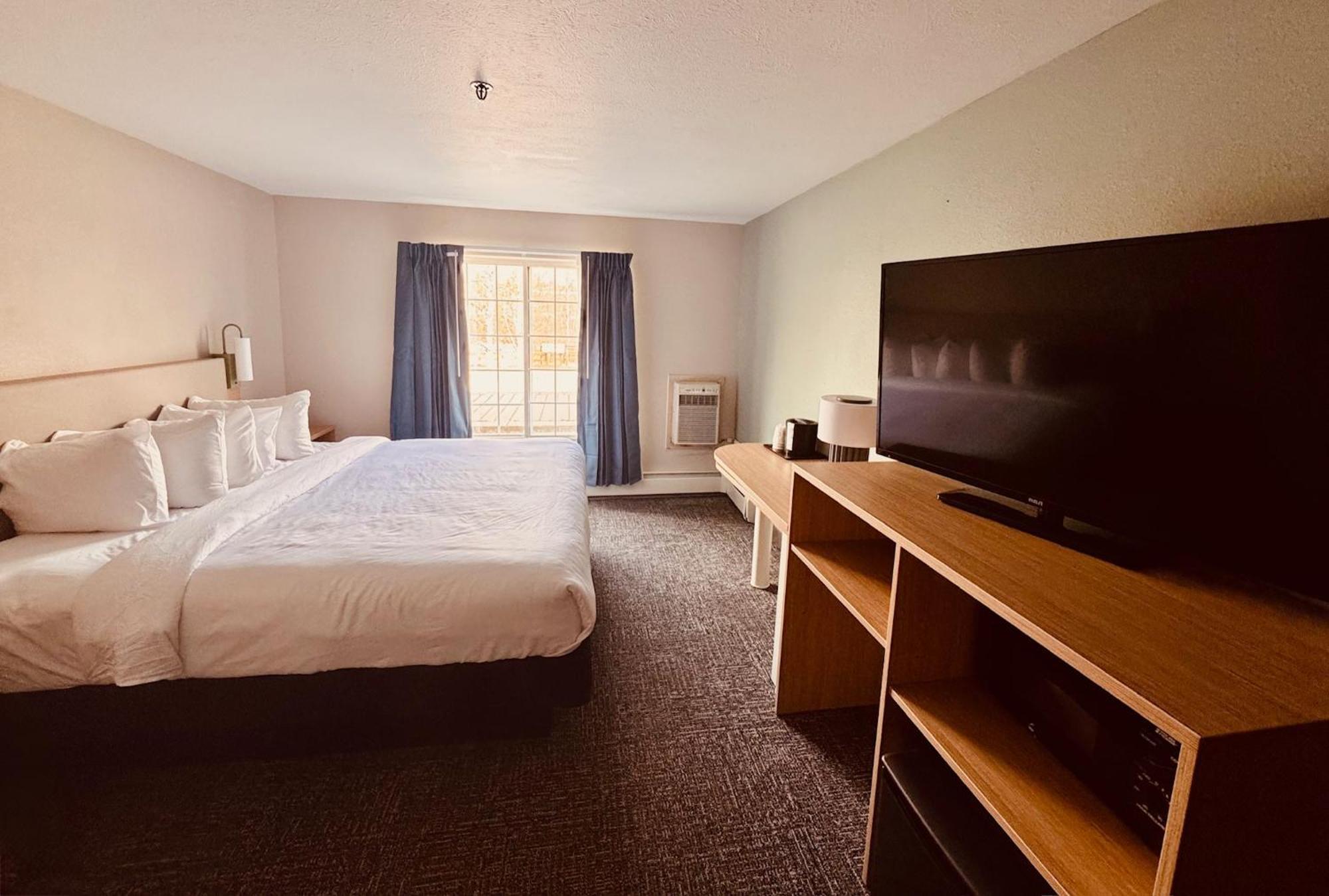 One Bedroom Efficiency Suite King Bed Non-Smoking