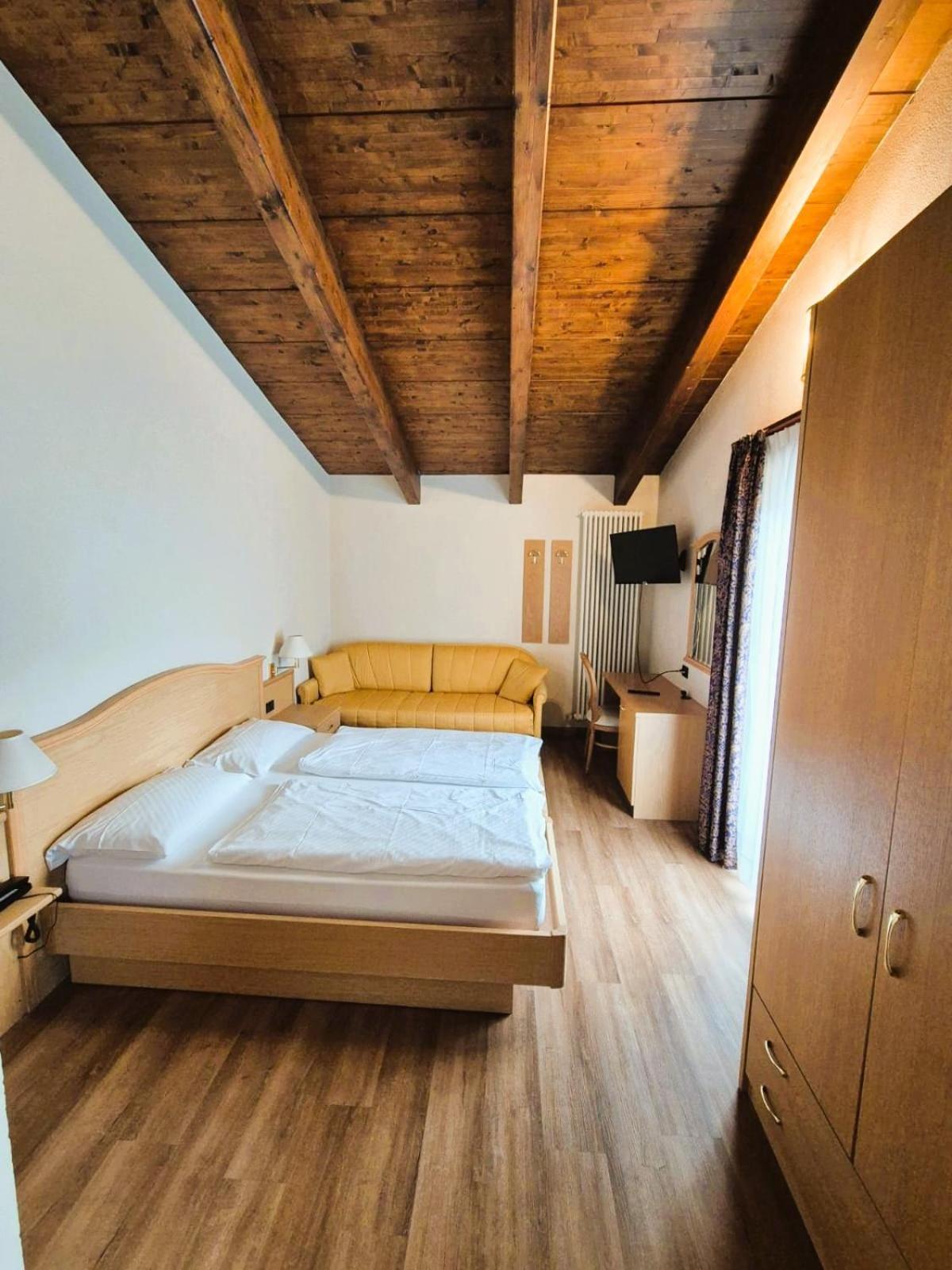 Doppelzimmer mit Zustellbett