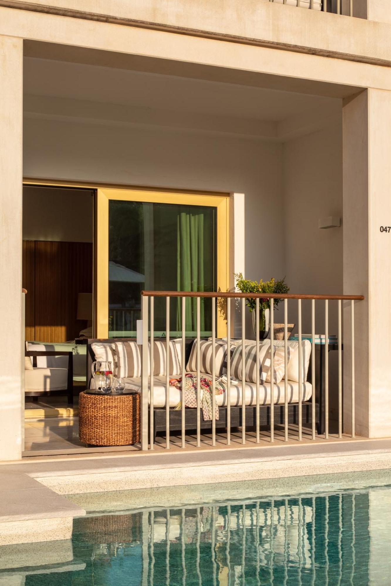 Quarto Twin Signature com Varanda e Acesso à Piscina