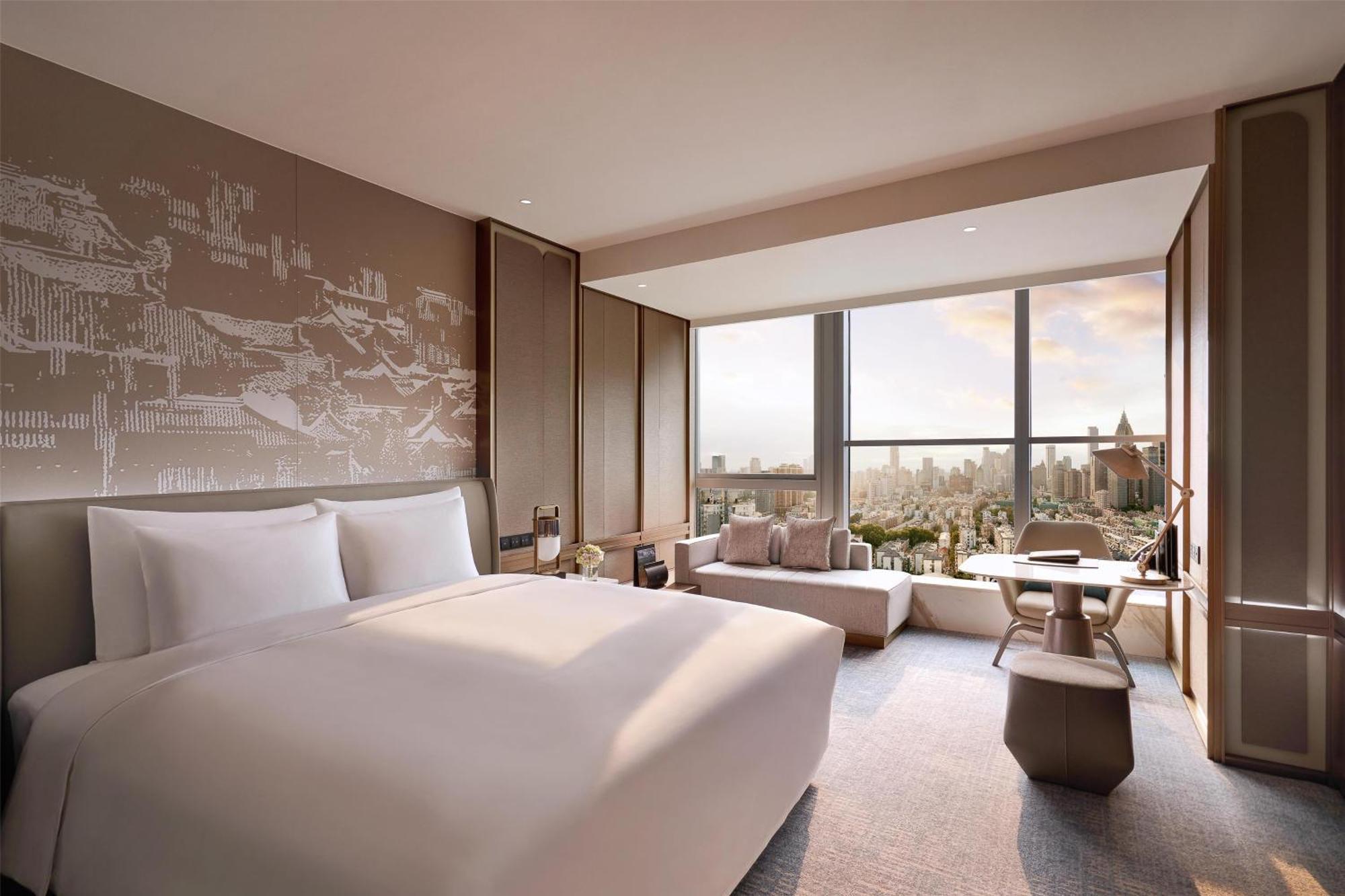Grand Deluxe King Room
