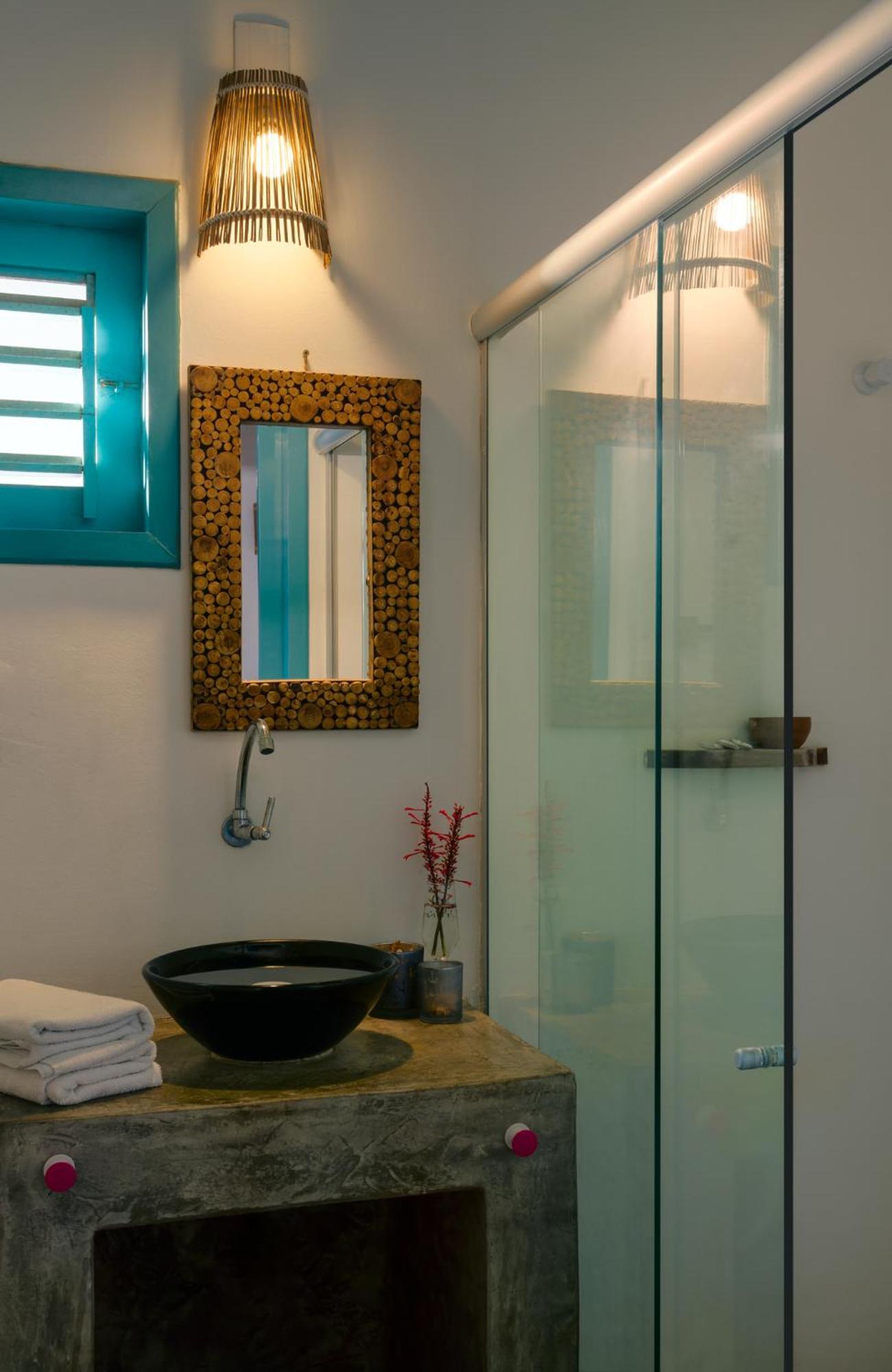 Quarto Triplo com Banheiro Privativo