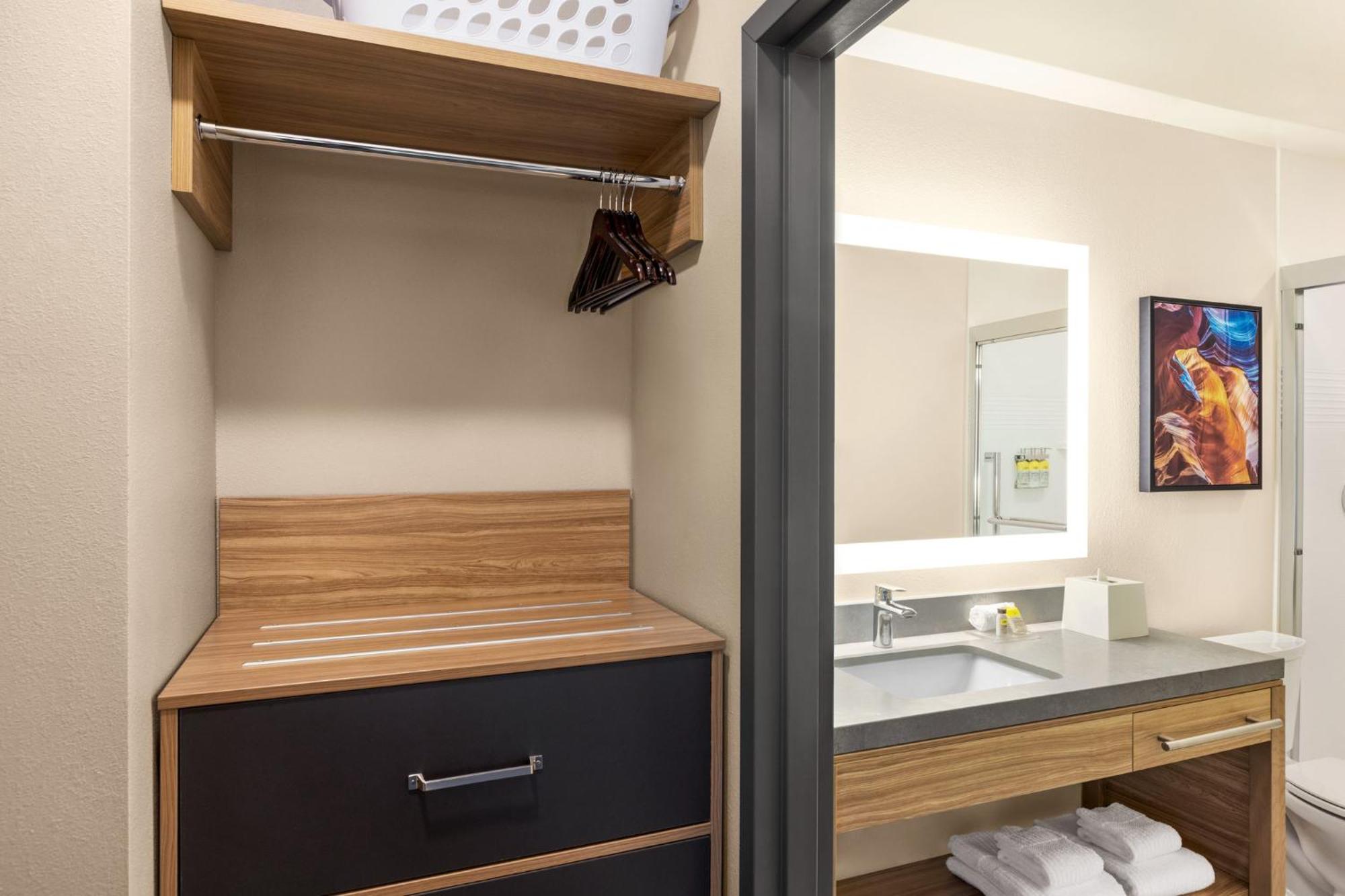 King Studio Suite