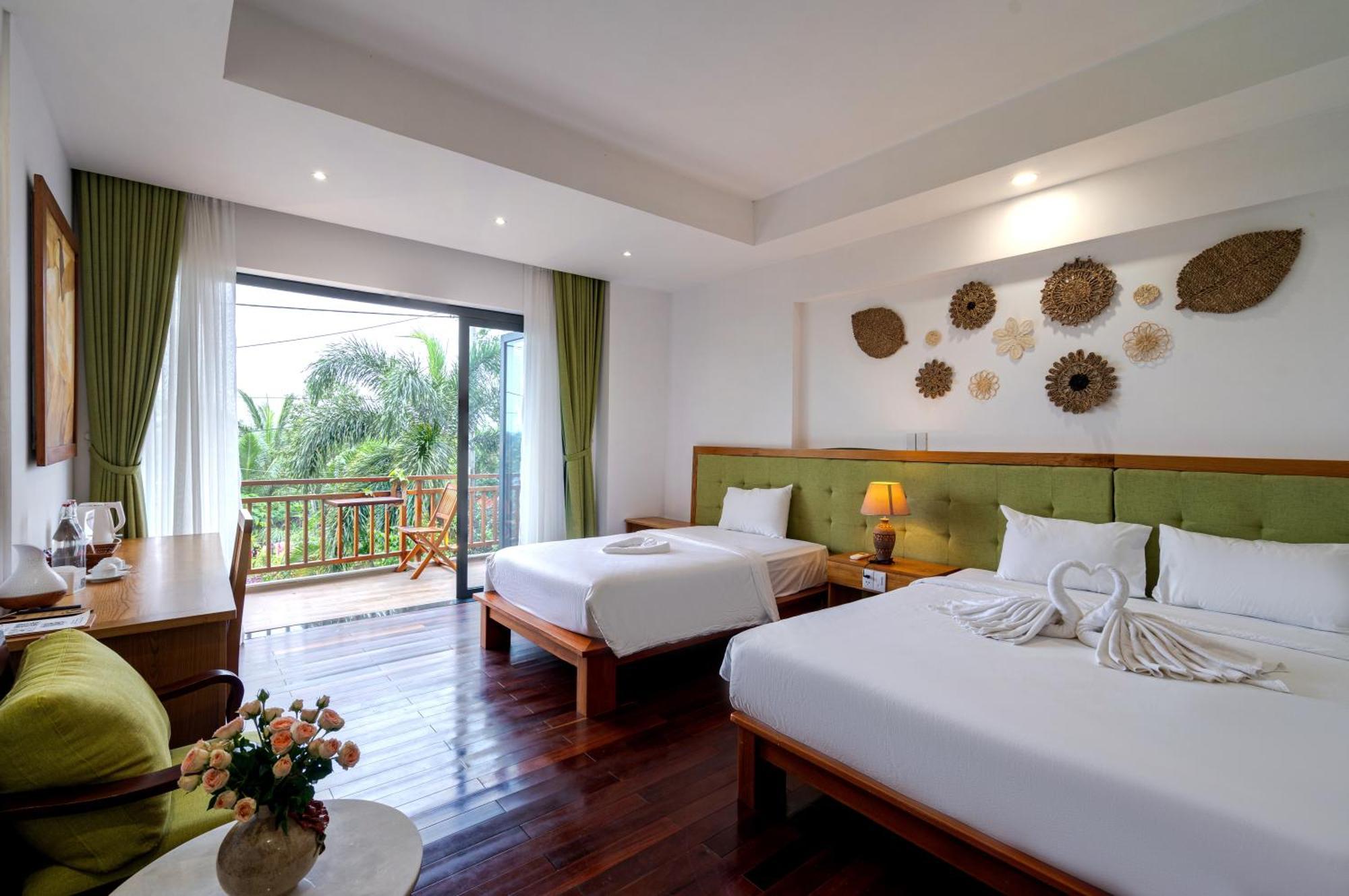 Triple Room with Lake View
