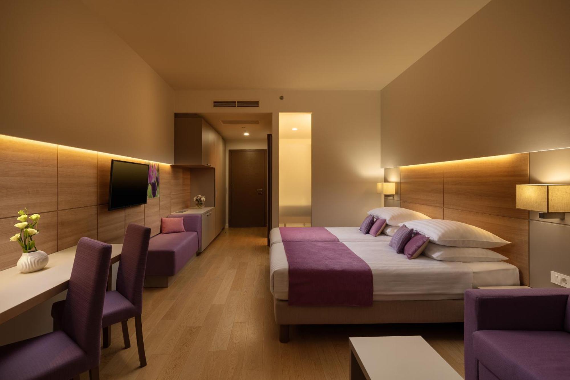 Premium Twin Room Extra Bed Sea View Balcony,1669006750:JPEG