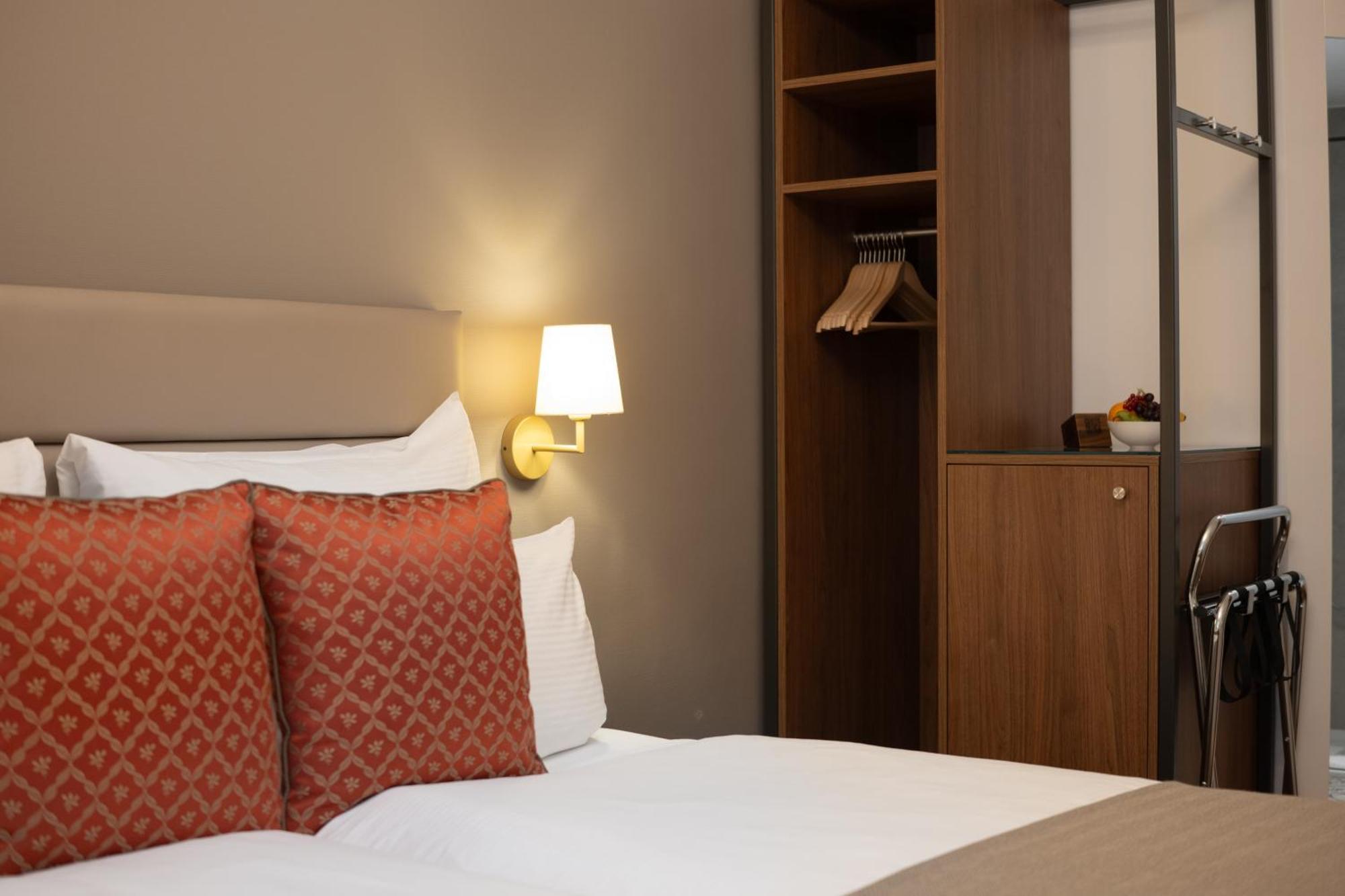 Double room facing the Chapel Bridge 16m2