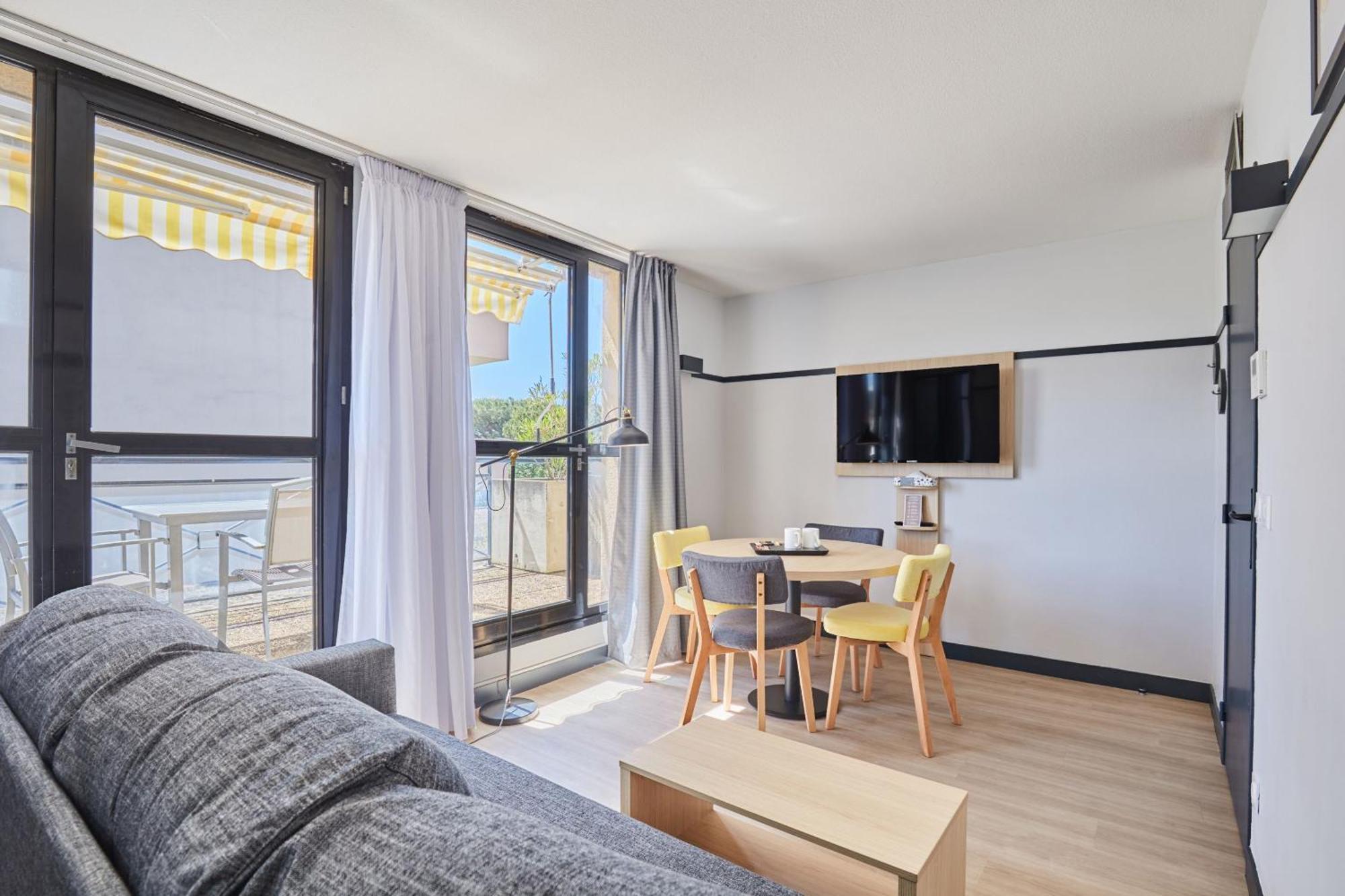One-Bedroom Apartment with Terrace (4 Adults)