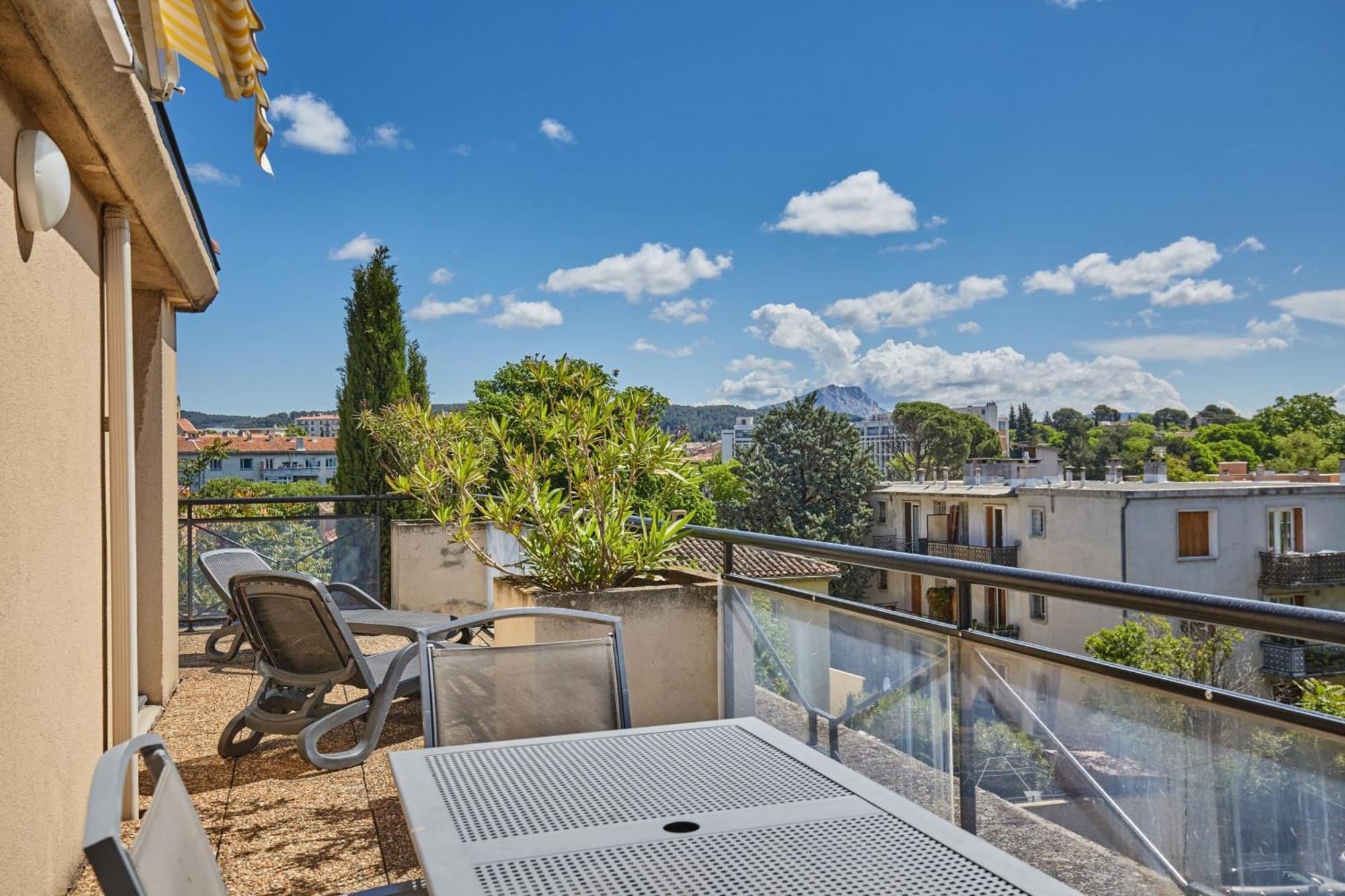 One-Bedroom Apartment Terrace,1669021263:JPEG