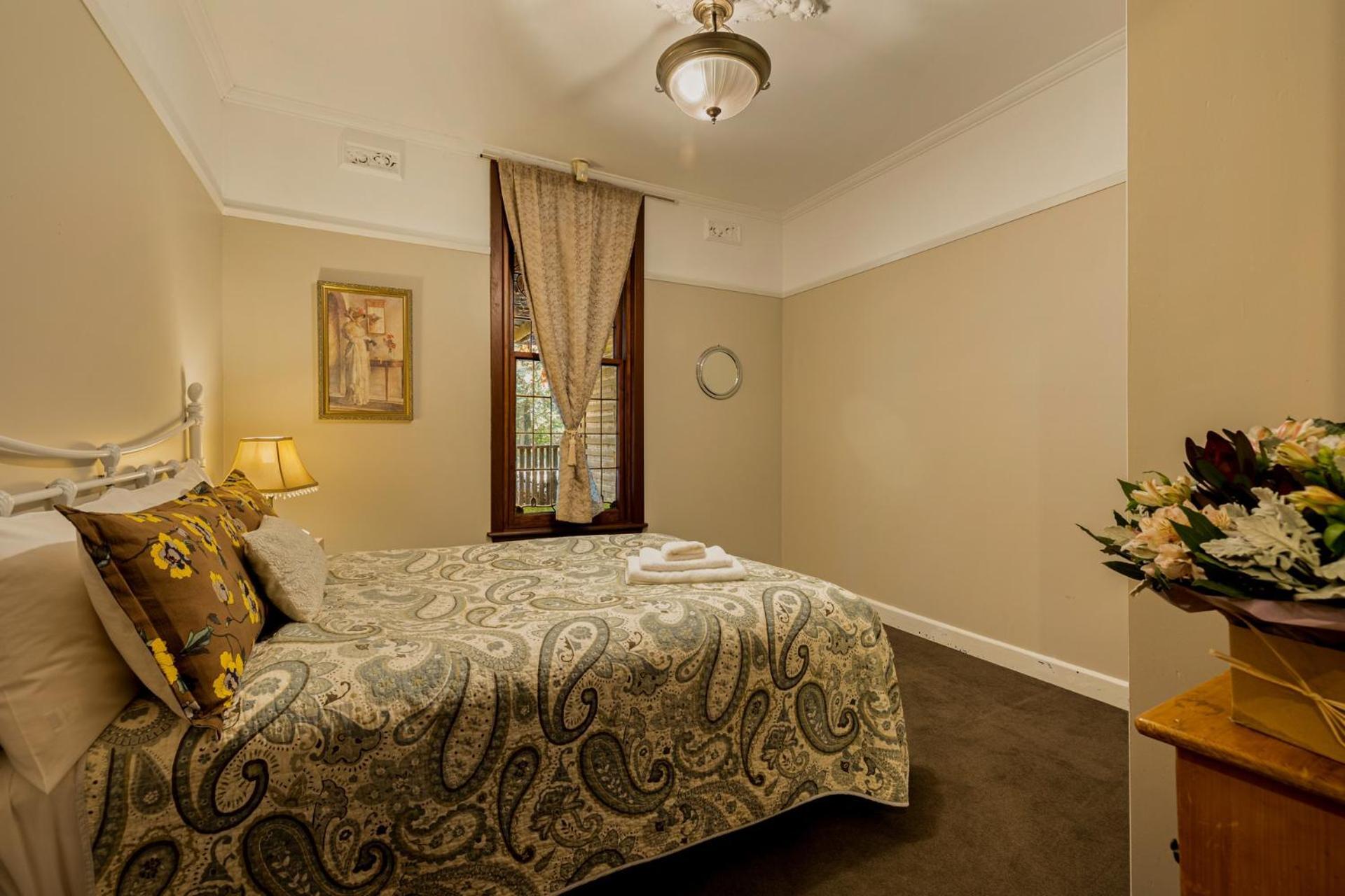 Manor King Suite