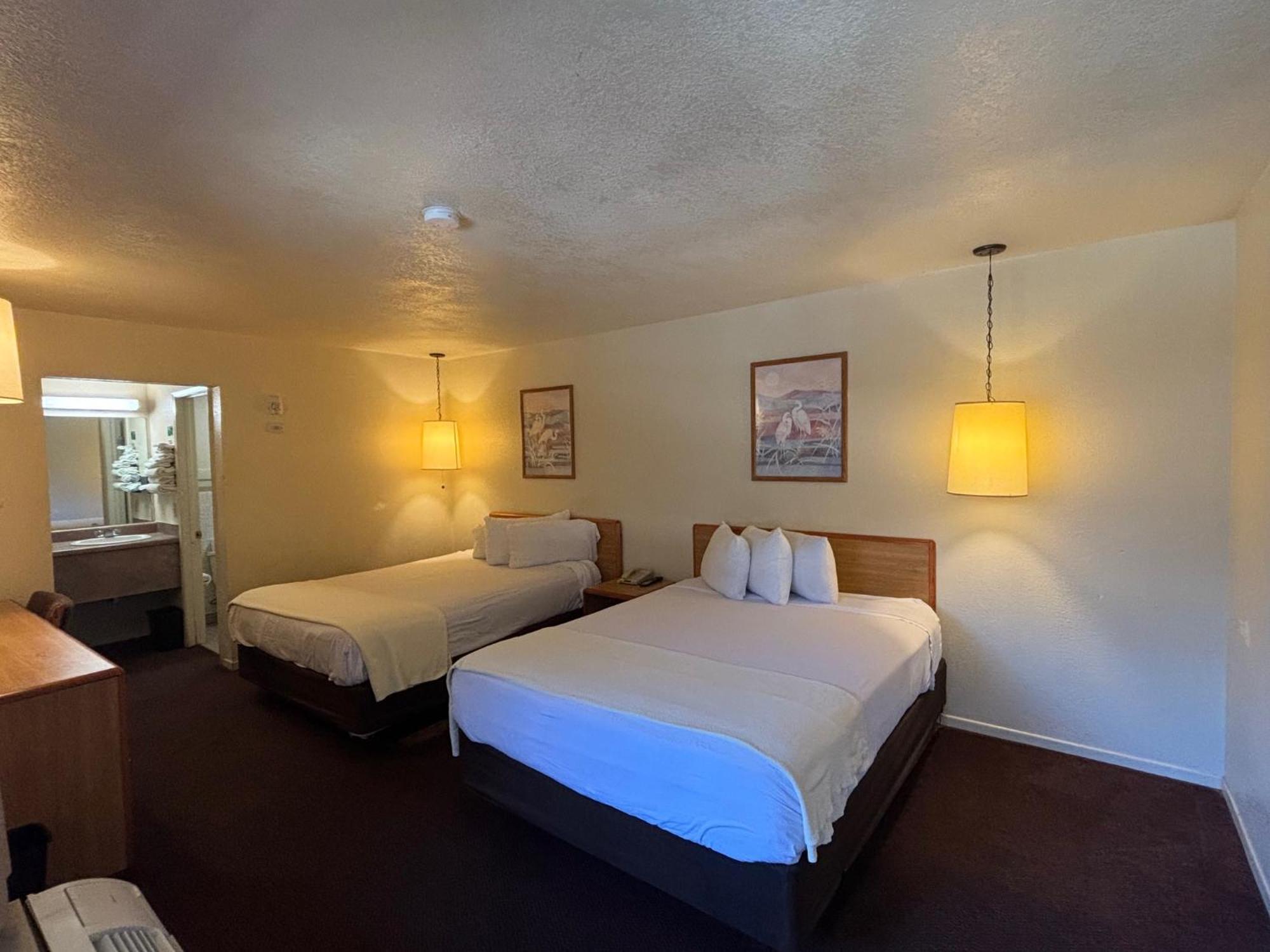 Double Room with Two Double Beds - Disability Access - Non-Smoking