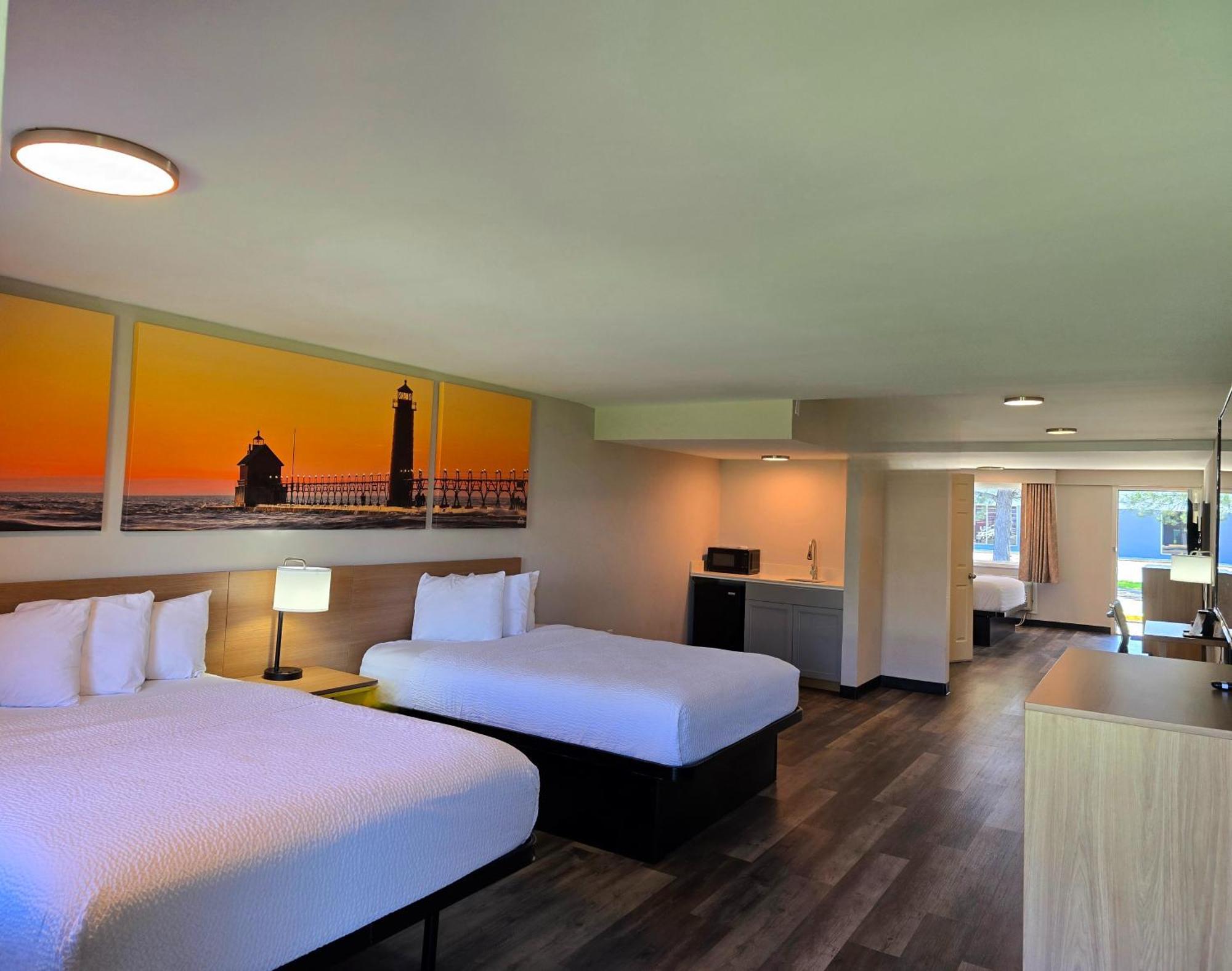 Bluewater Suite with Three Queen Beds - Non-Smoking