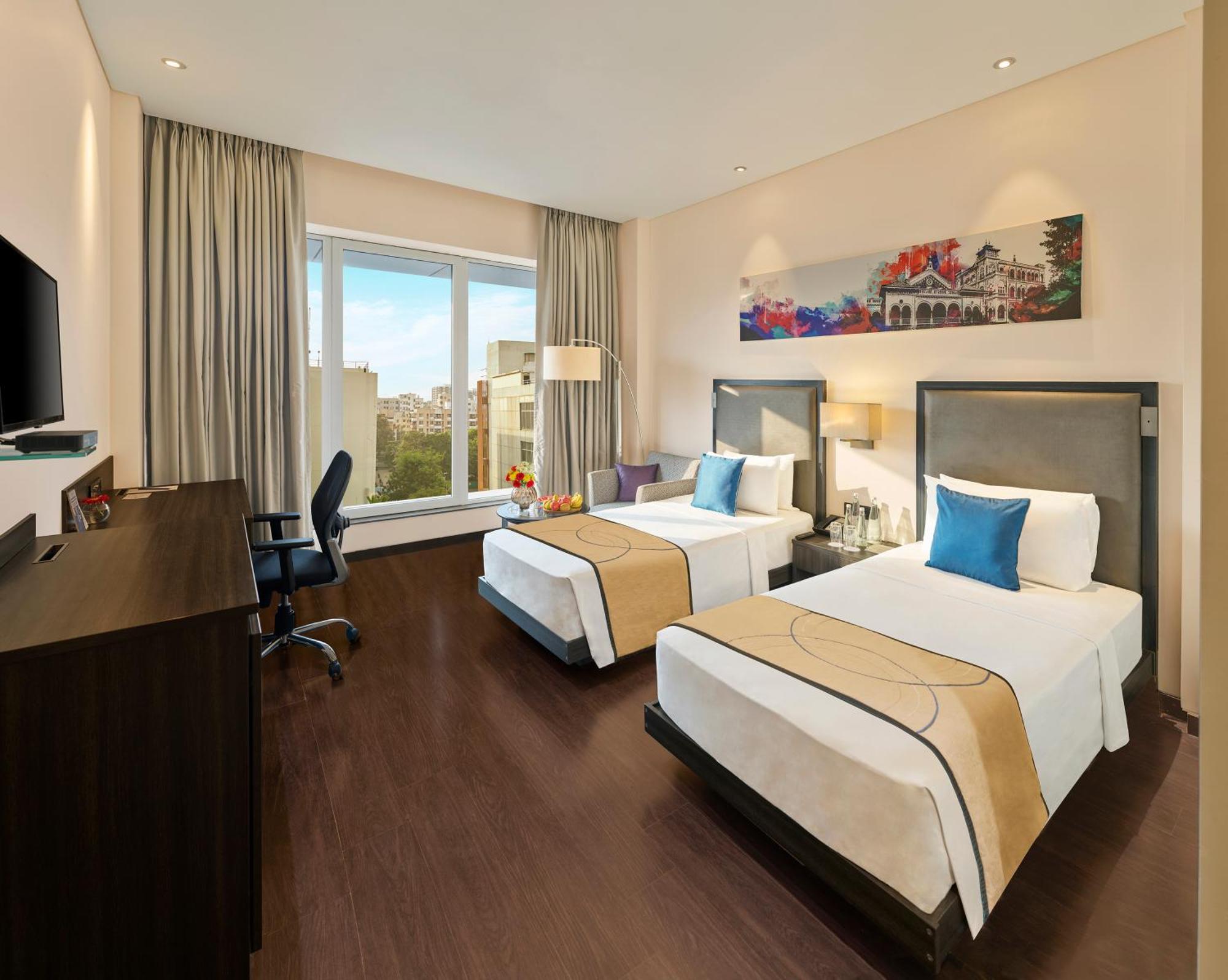 Deluxe Twin Room with City View