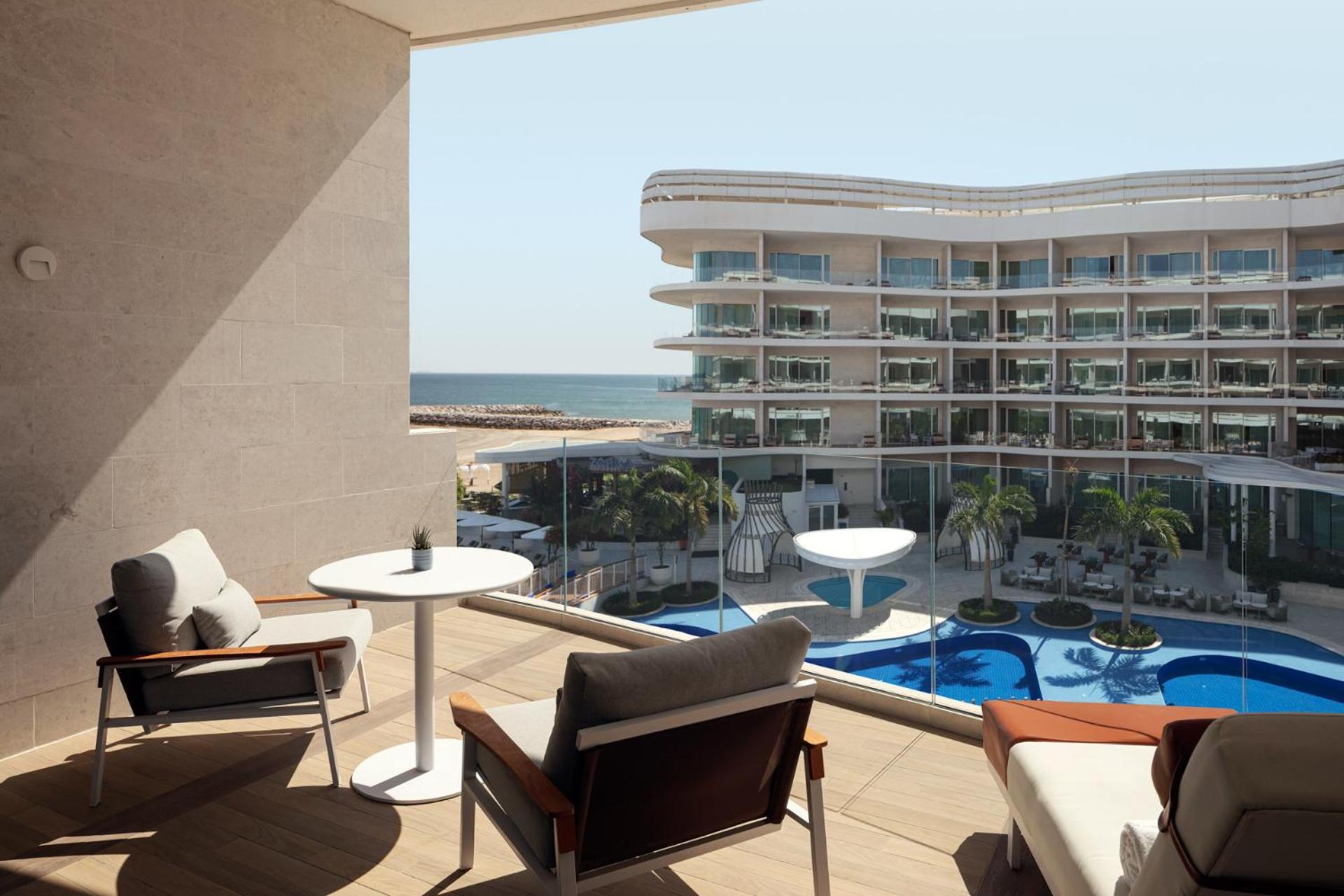 Deluxe King Room Pool View