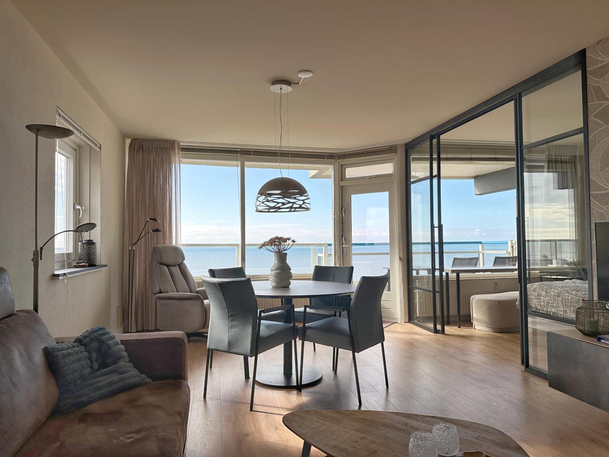 Appartement met 2 Slaapkamers, Balkon en Uitzicht op Zee