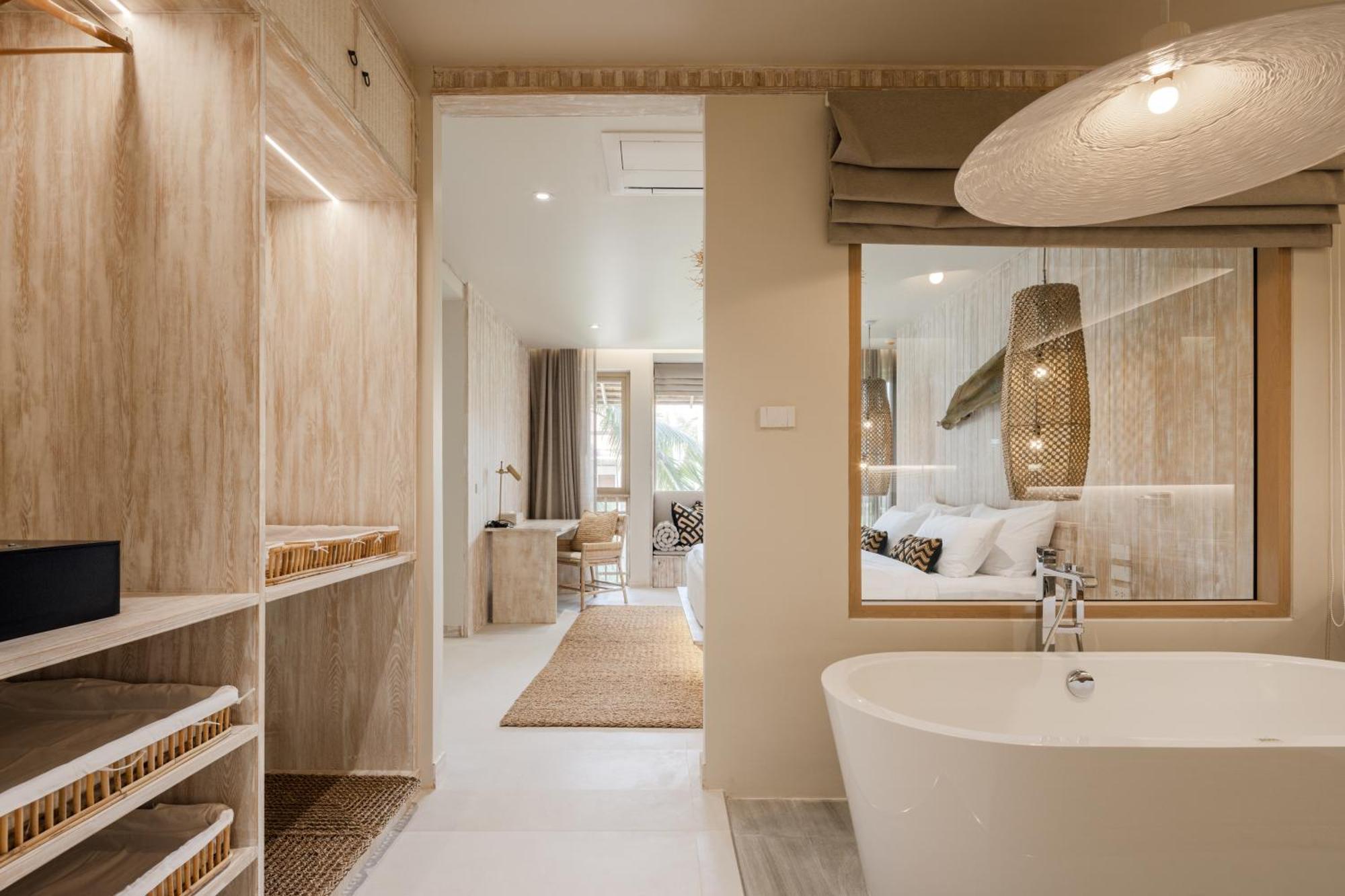 Junior Suite with Garden View